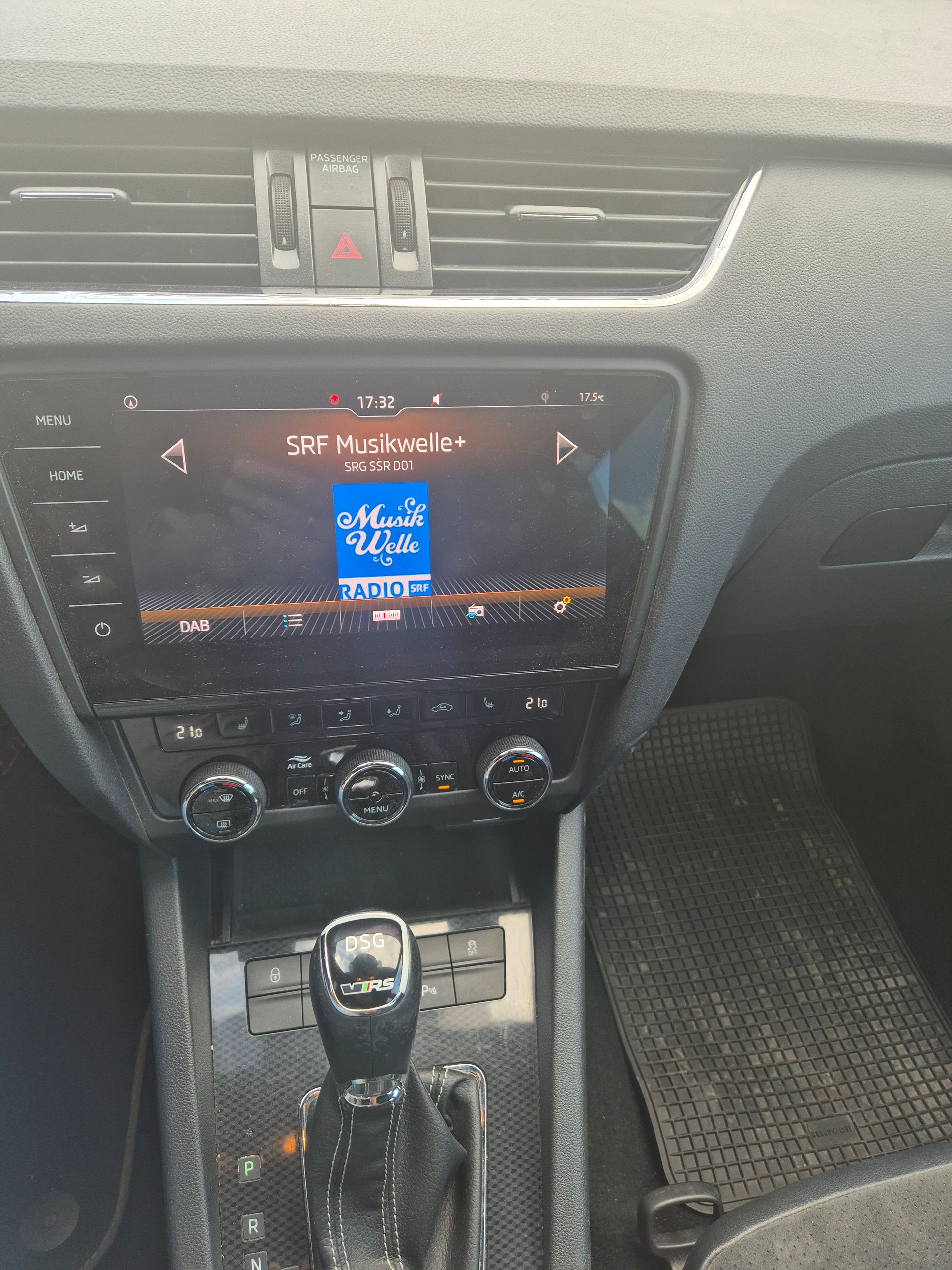 SKODA Octavia Combi 2.0 TDI RS 4x4 DSG-image-10