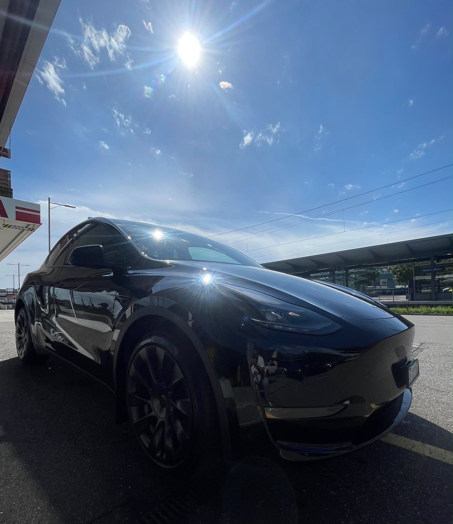 TESLA Y Long Range 533 km (WLTP) 514PS All Black Werksgarantie SOH 94%-image-4