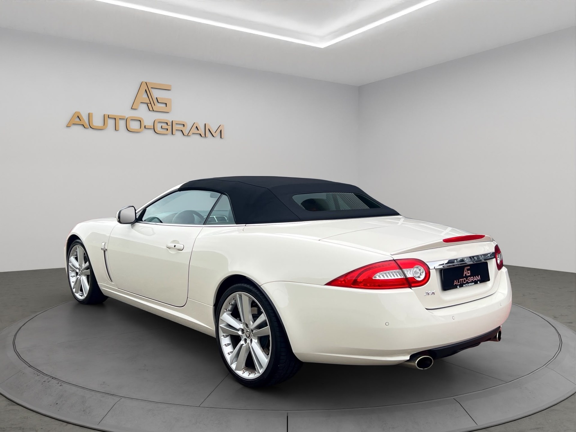 JAGUAR XK 5.0 V8 Automatic-image-2