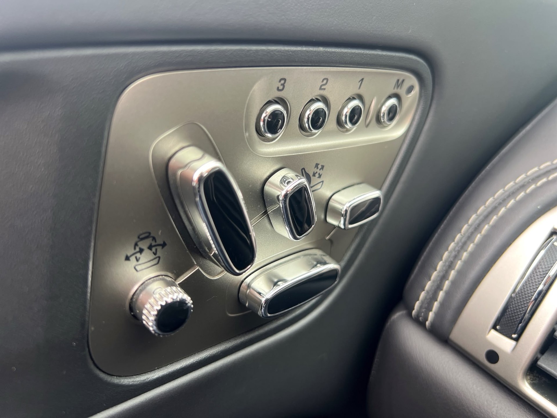 JAGUAR XK 5.0 V8 Automatic-image-21