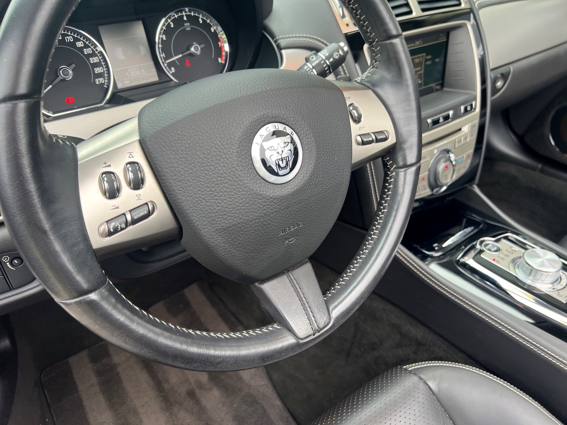 JAGUAR XK 5.0 V8 Automatic-image-24