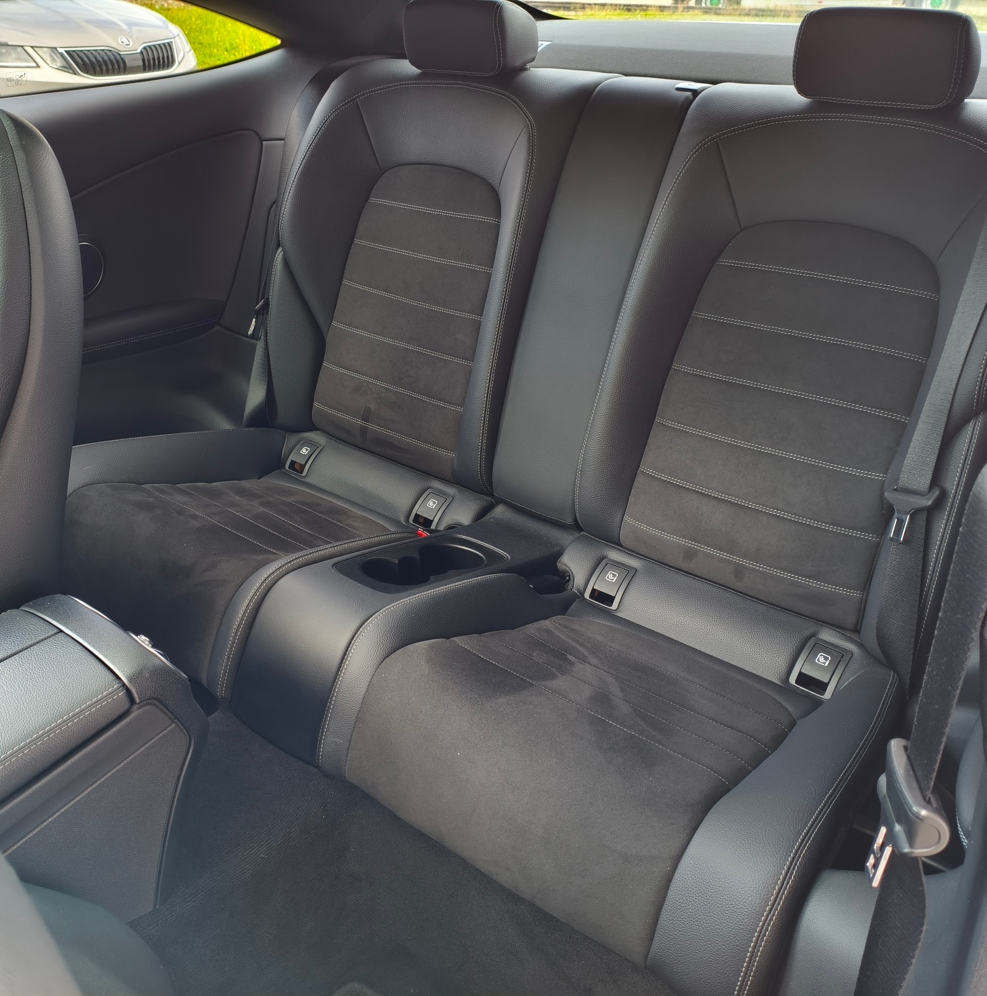 MERCEDES-BENZ C 200 Coupé AMG Line 4Matic 9G-Tronic-image-6