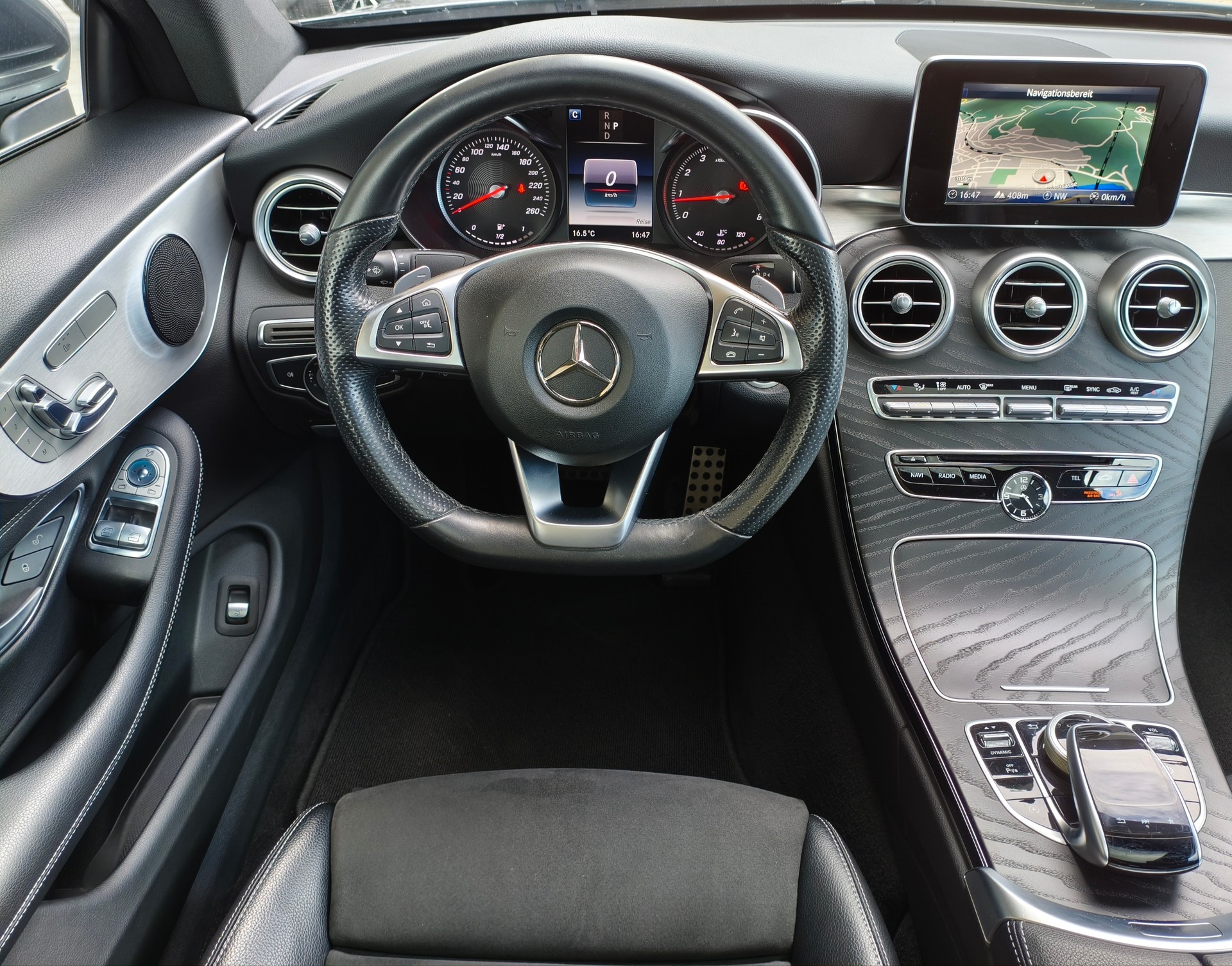 MERCEDES-BENZ C 200 Coupé AMG Line 4Matic 9G-Tronic-image-9