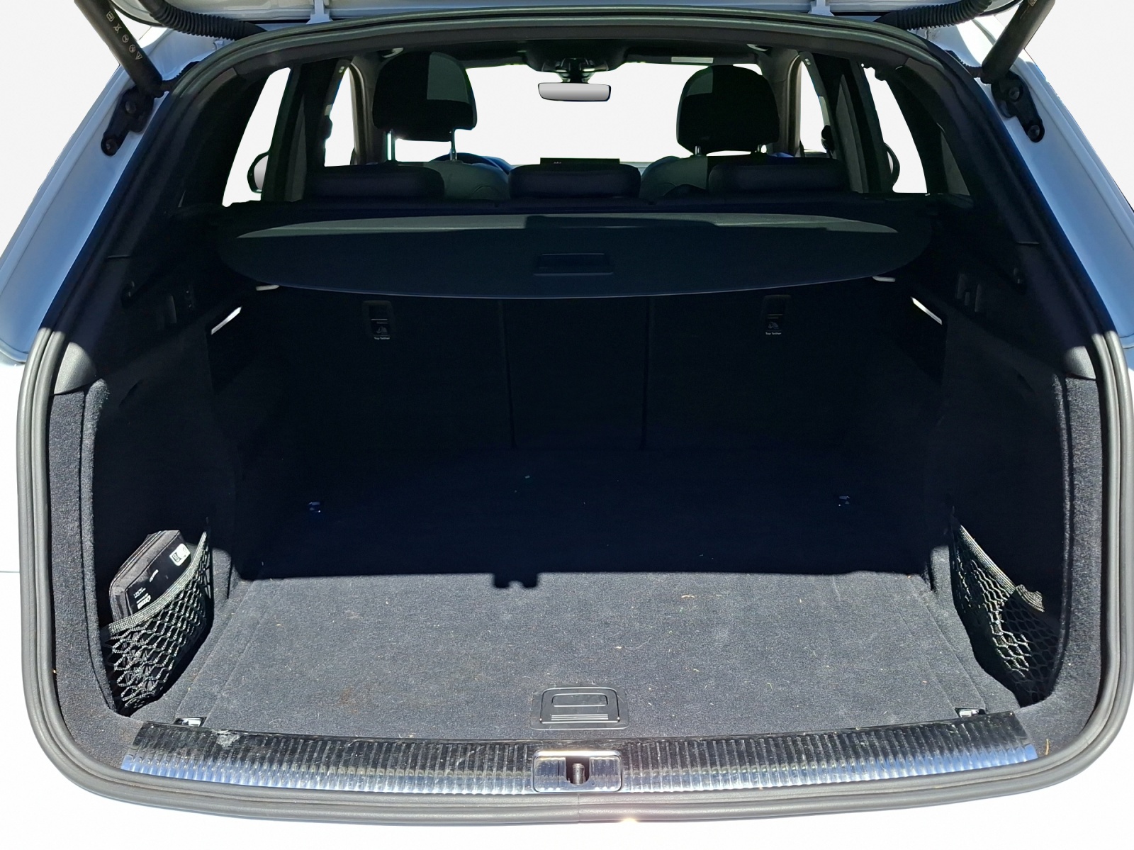 AUDI Q5 40 TDI Black Edition quattro S-tronic-image-12