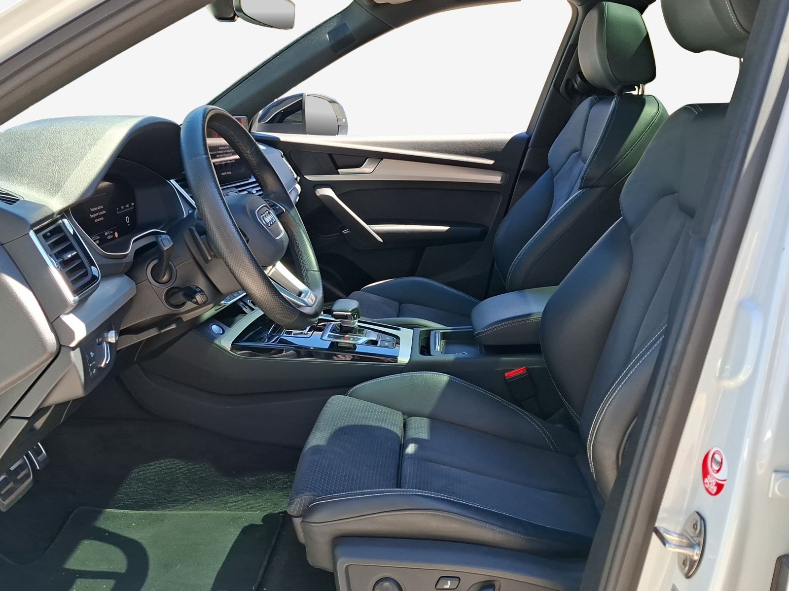 AUDI Q5 40 TDI Black Edition quattro S-tronic-image-7