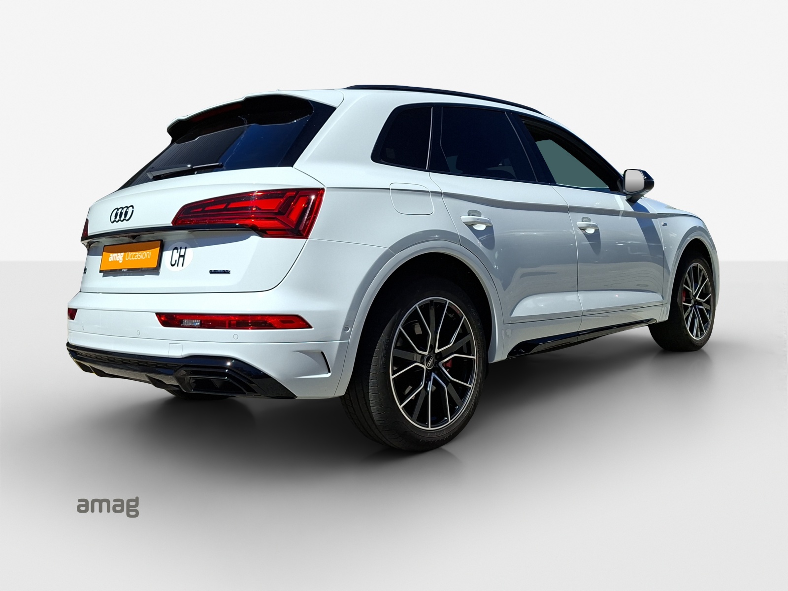 AUDI Q5 40 TDI Black Edition quattro S-tronic-image-4