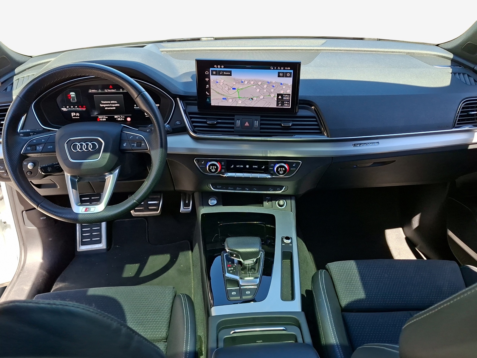 AUDI Q5 40 TDI Black Edition quattro S-tronic-image-8