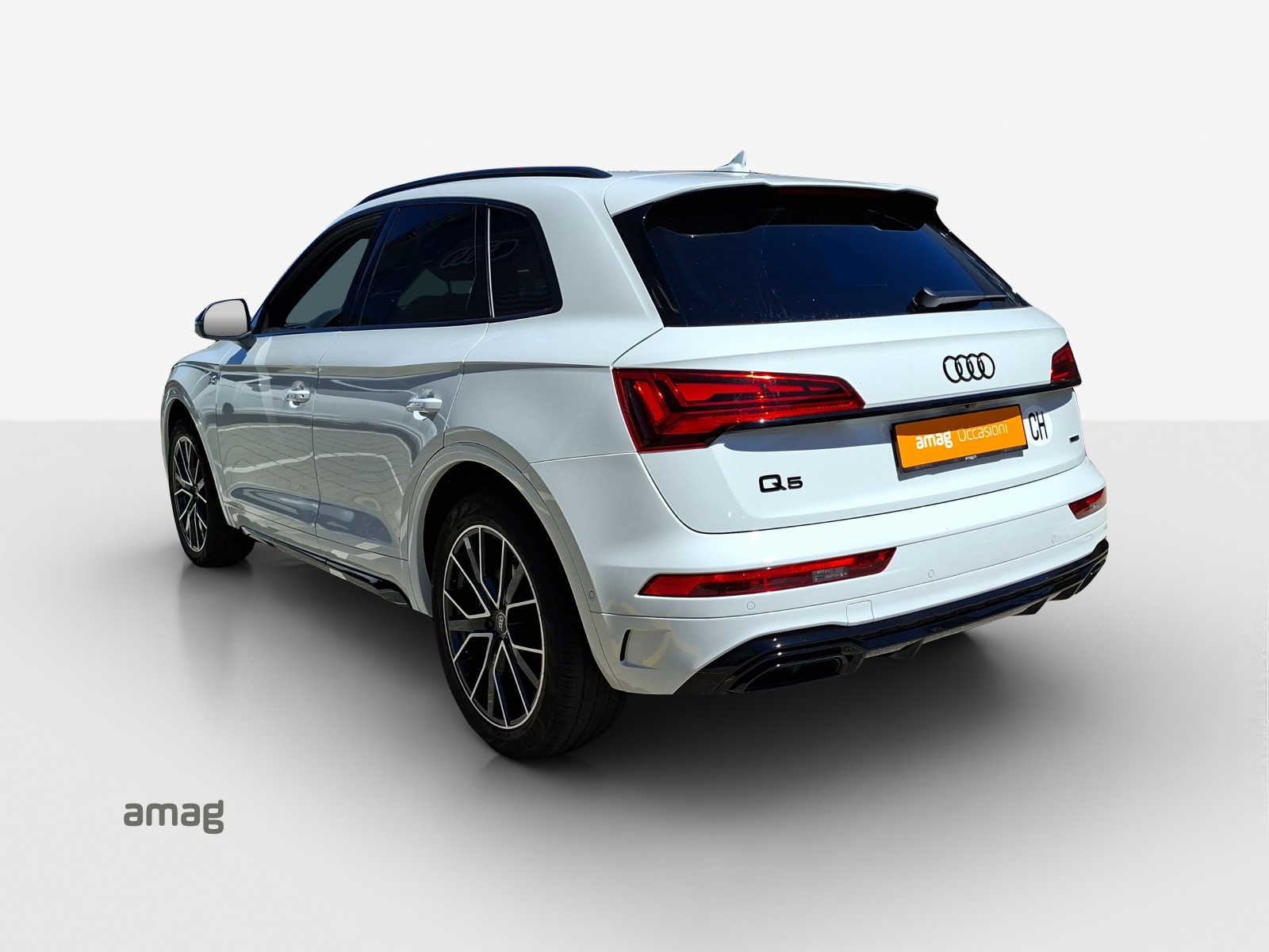 AUDI Q5 40 TDI Black Edition quattro S-tronic-image-2