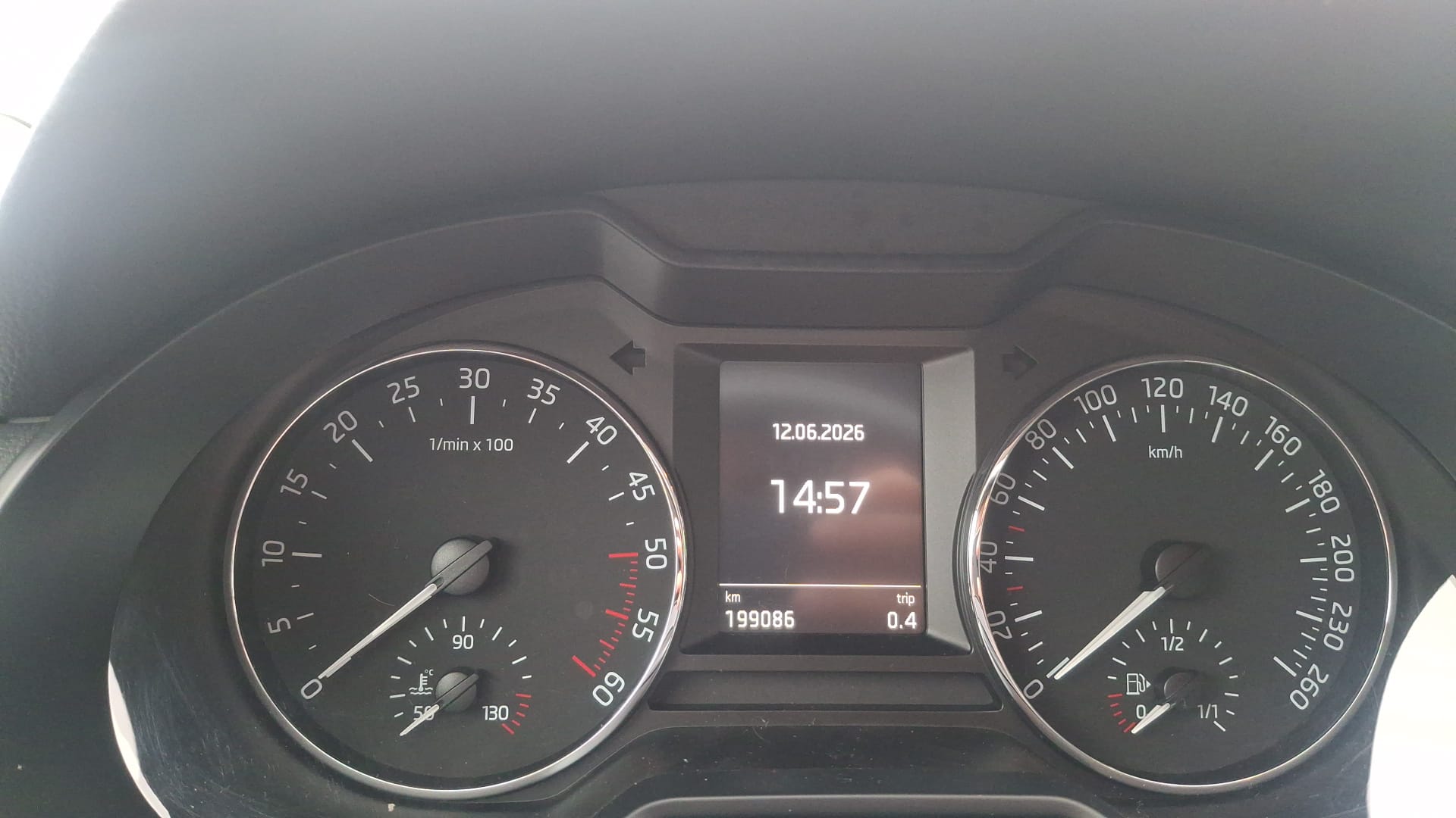 SKODA Octavia Combi 2.0 TDI Swiss Edition 4x4 DSG-image-12