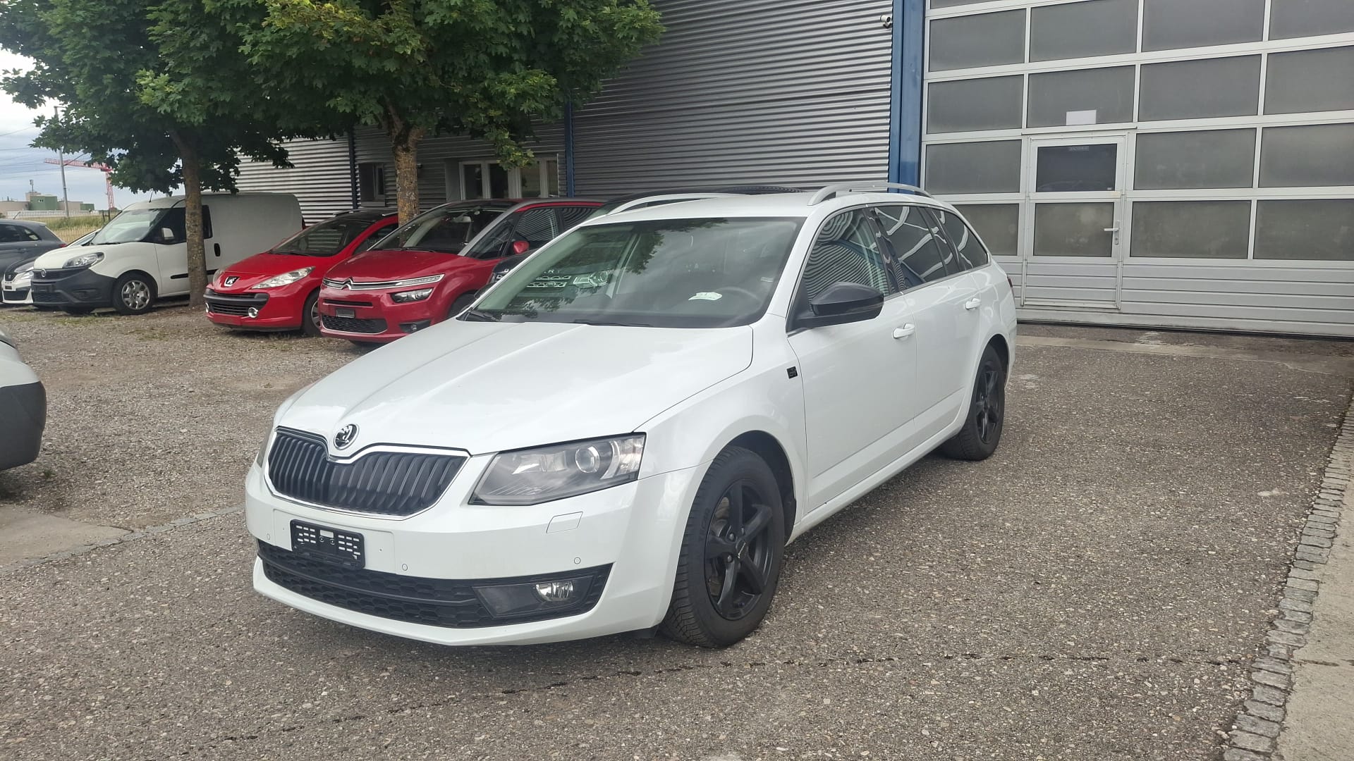 SKODA Octavia Combi 2.0 TDI Swiss Edition 4x4 DSG-image-4