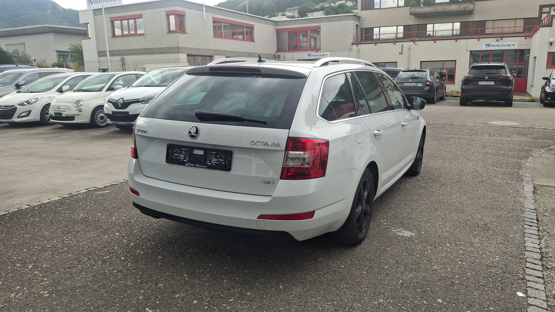 SKODA Octavia Combi 2.0 TDI Swiss Edition 4x4 DSG-image-6