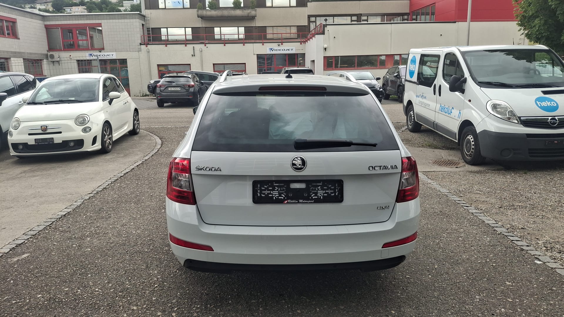 SKODA Octavia Combi 2.0 TDI Swiss Edition 4x4 DSG-image-8