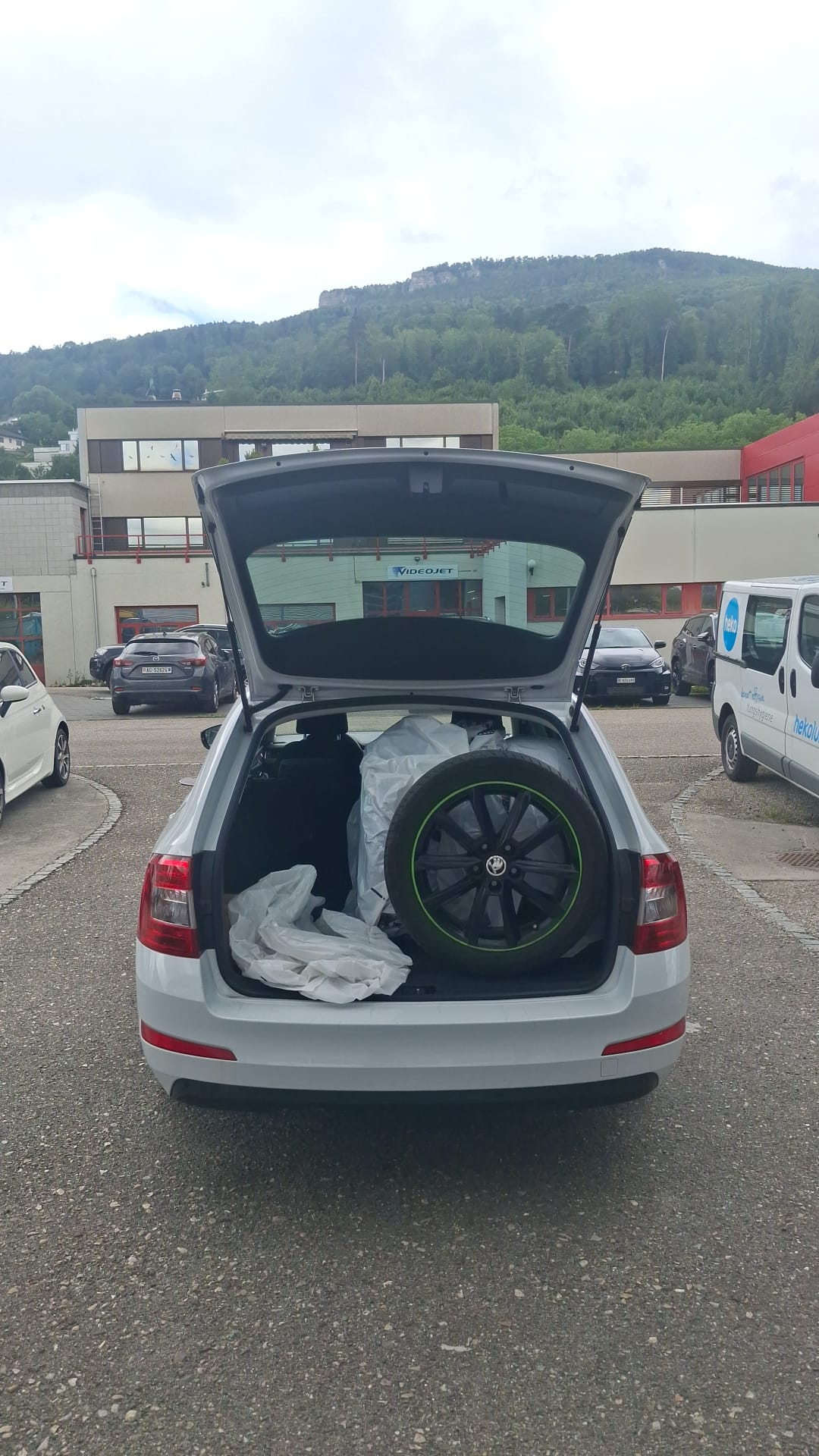 SKODA Octavia Combi 2.0 TDI Swiss Edition 4x4 DSG-image-5