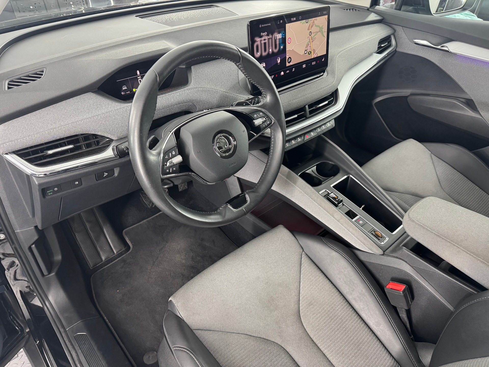 SKODA Enyaq iV 60-image-9