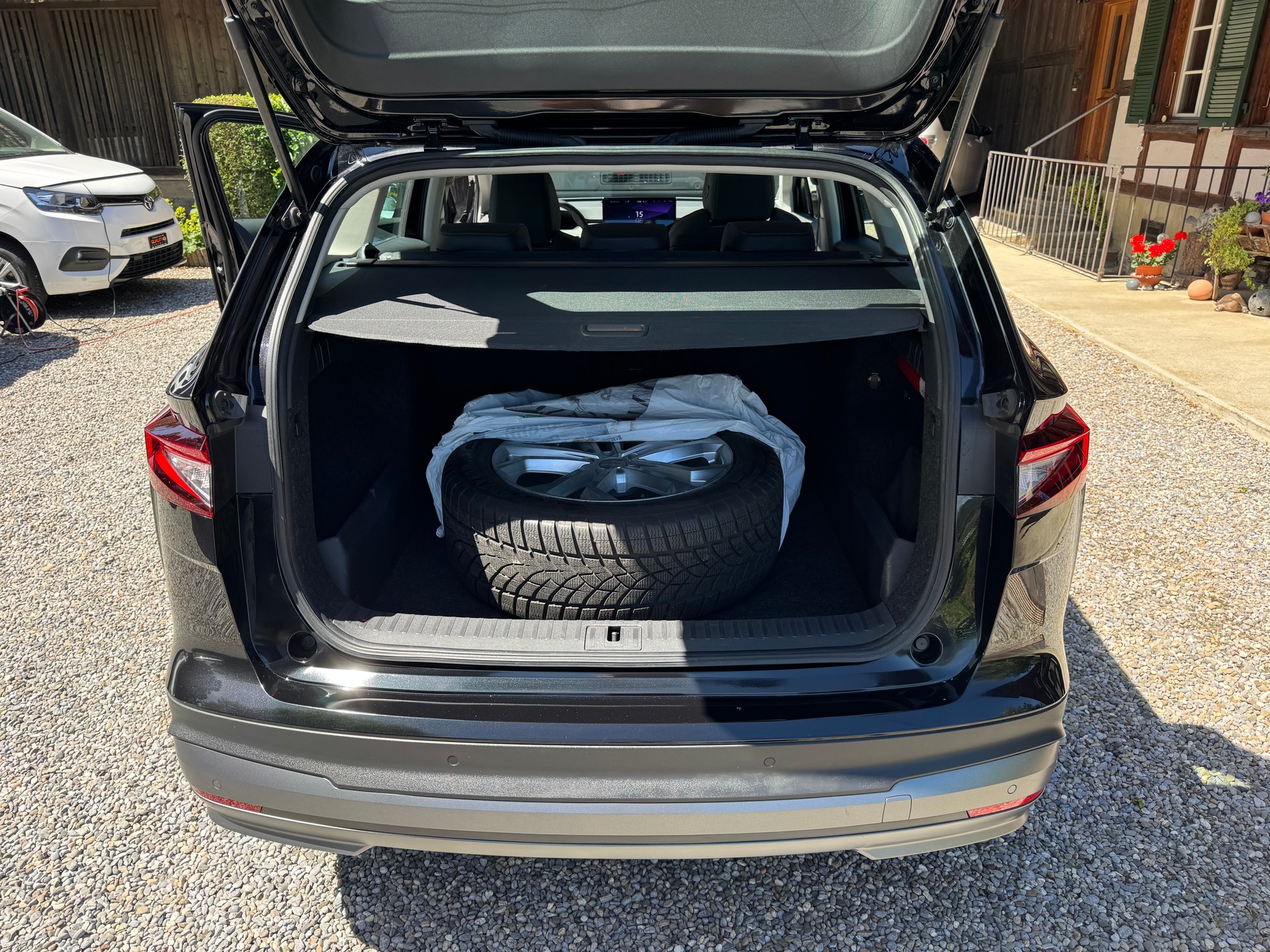 SKODA Enyaq iV 60-image-10