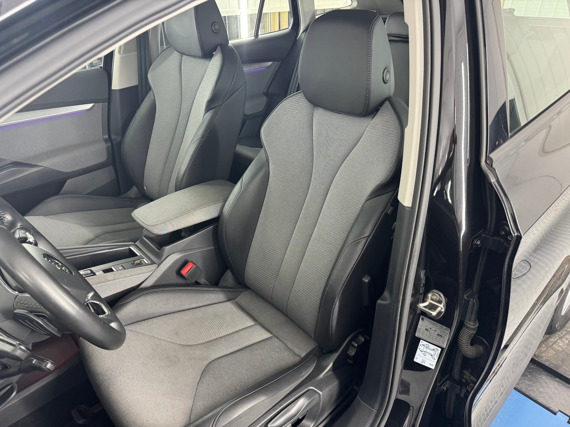 SKODA Enyaq iV 60-image-10