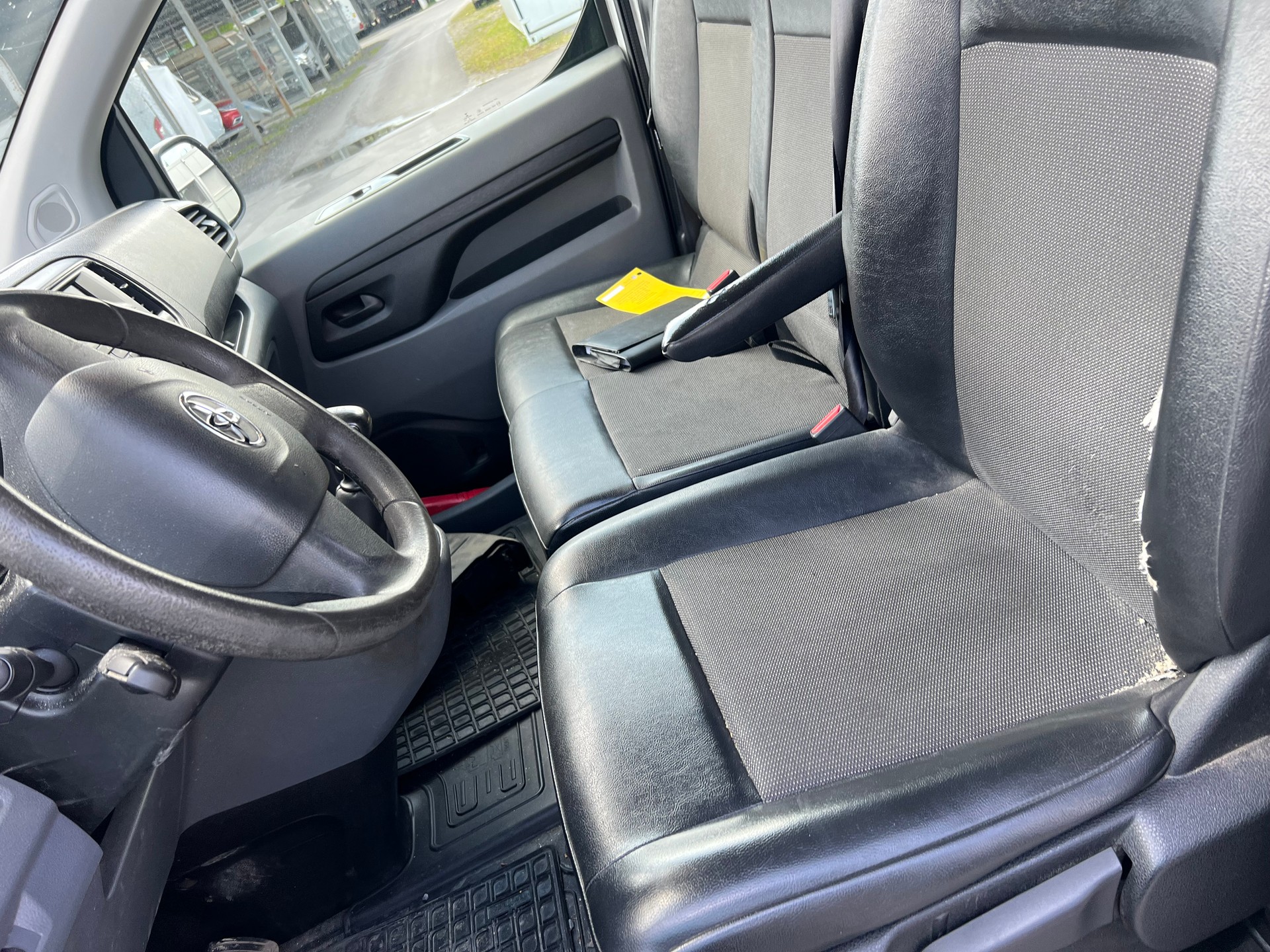 TOYOTA Proace 2.0D Panel Van Medium Active-image-6