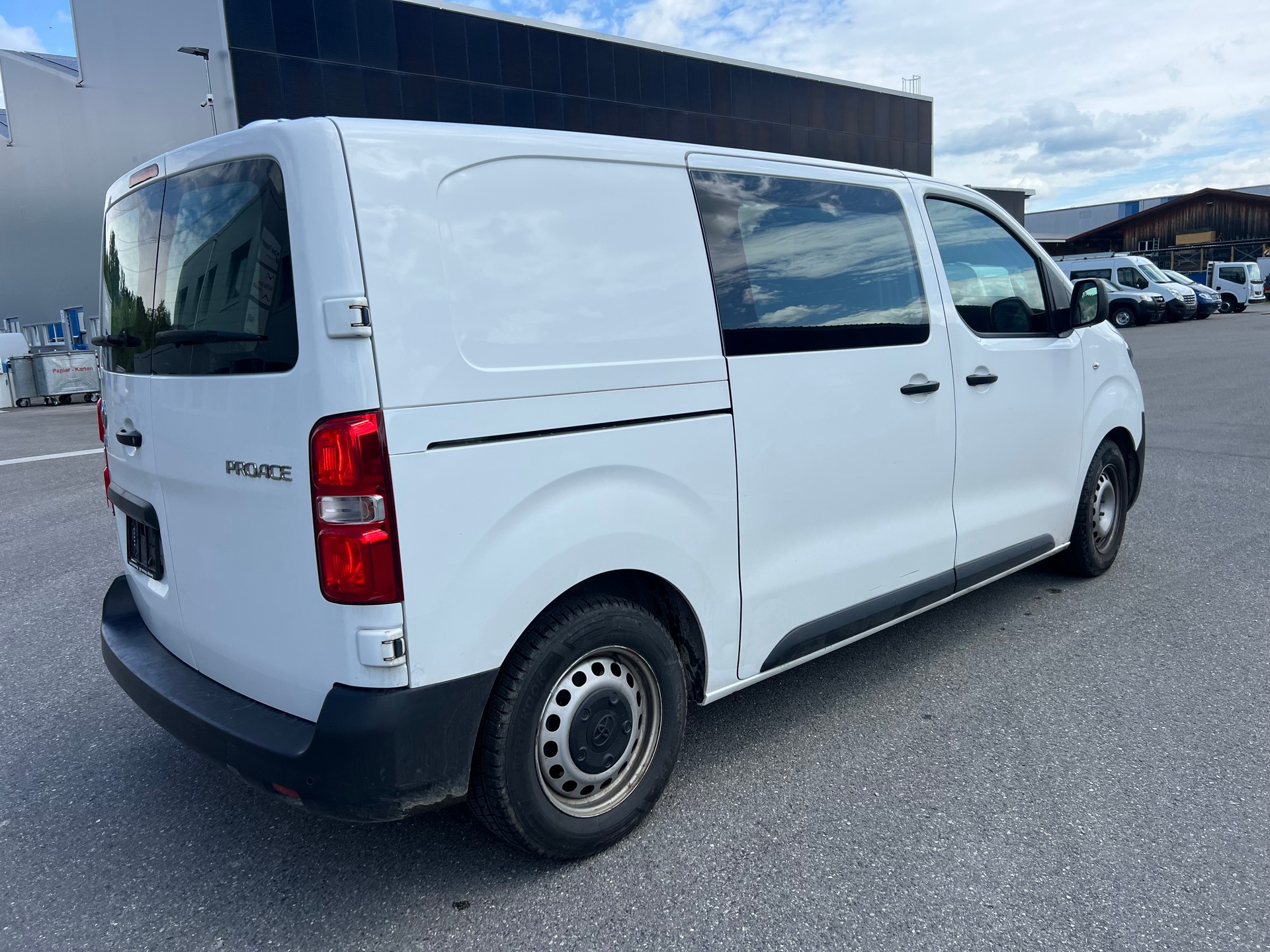 TOYOTA Proace 2.0D Panel Van Medium Active-image-3