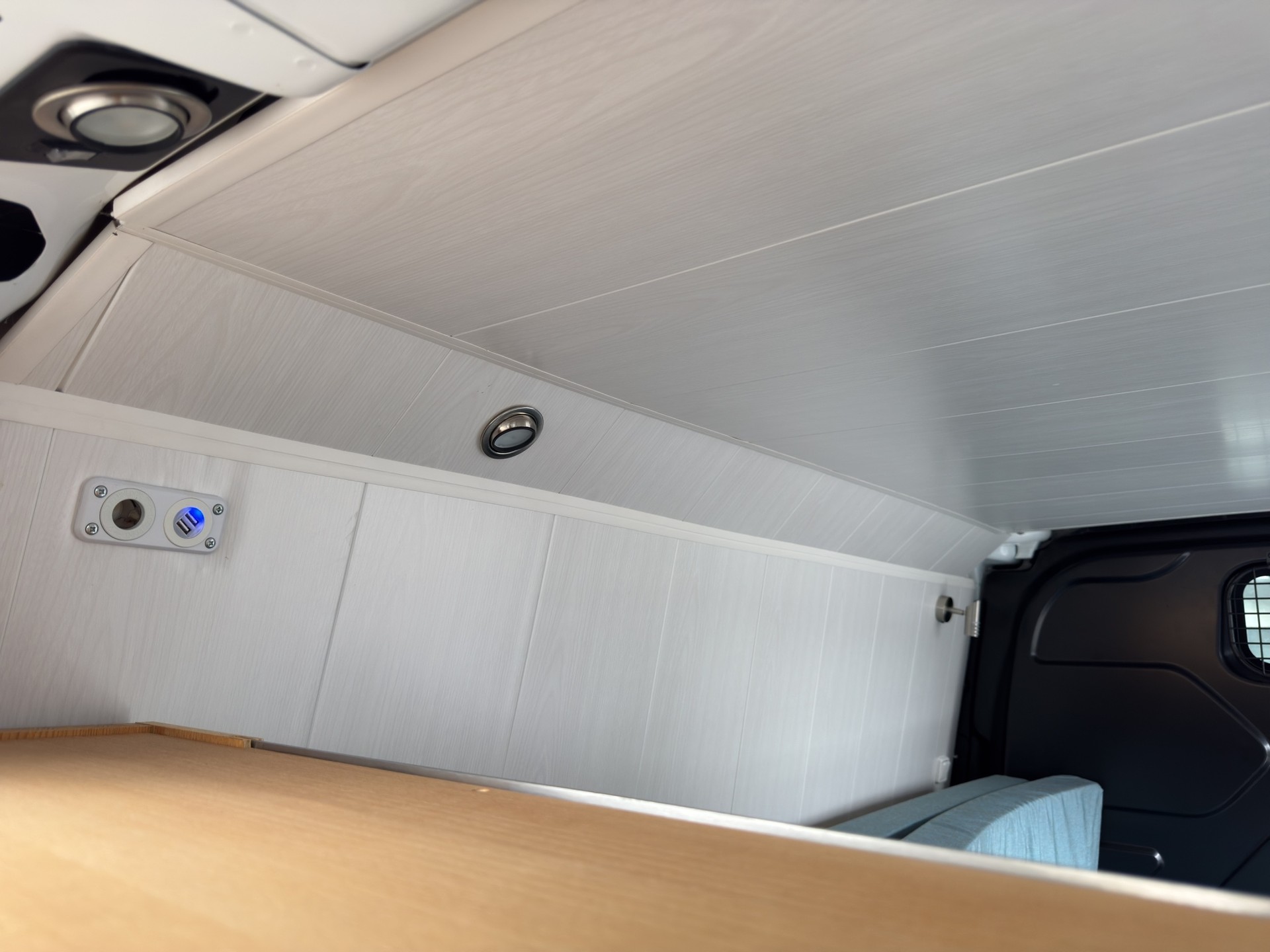 FORD Transit Custom Van 300 L1H1 Trend A-image-15