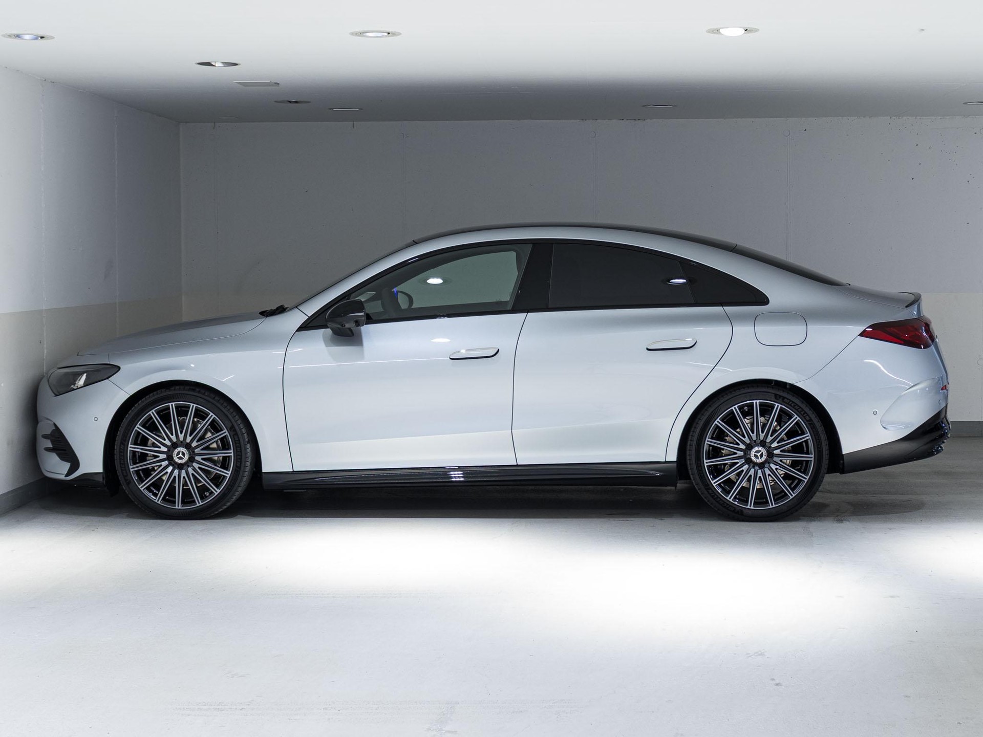 MERCEDES-BENZ CLA 220 4MATIC-image-4