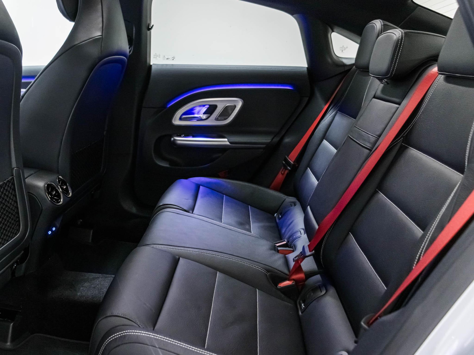 MERCEDES-BENZ CLA 220 4MATIC-image-7