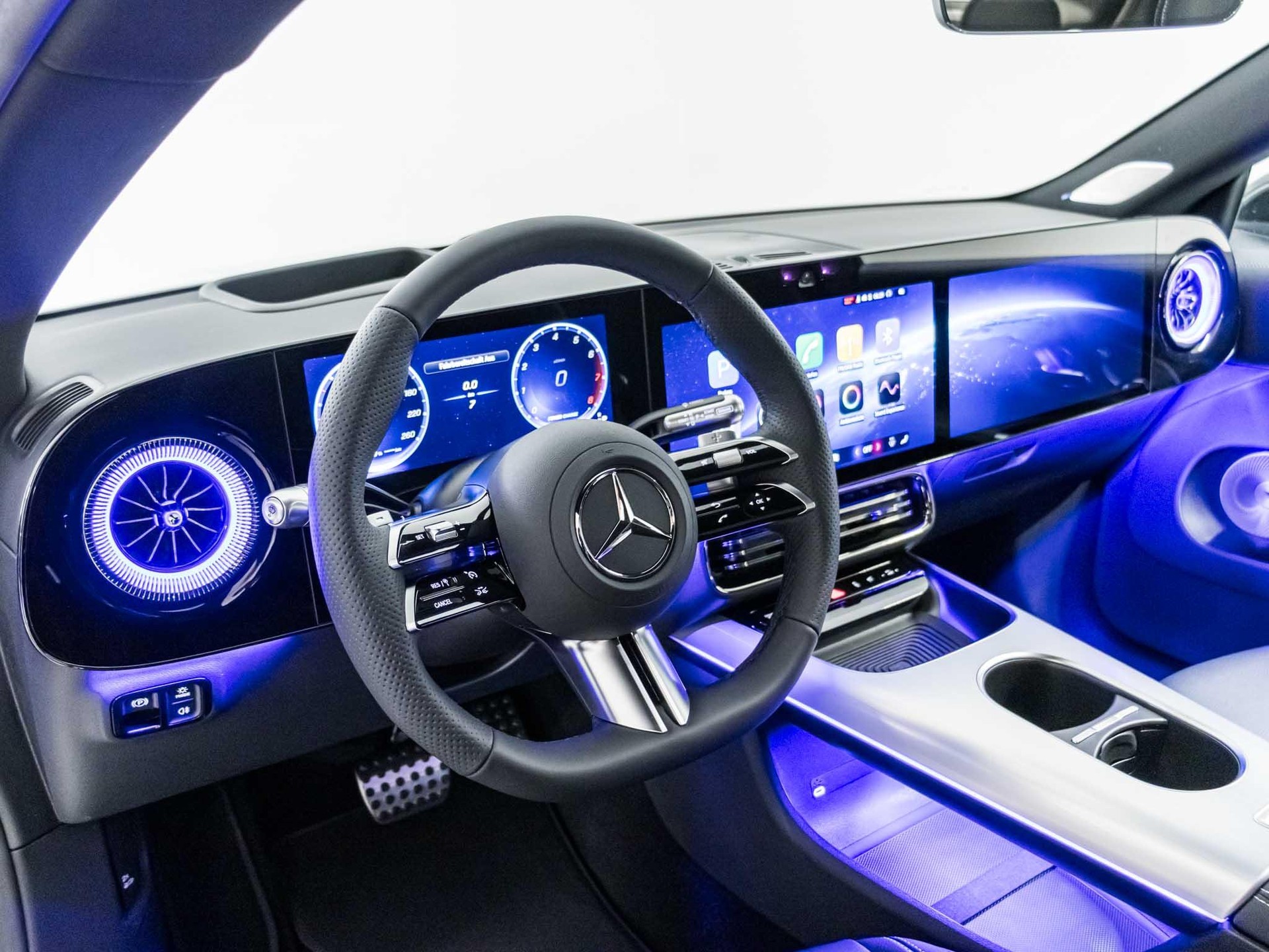 MERCEDES-BENZ CLA 220 4MATIC-image-9