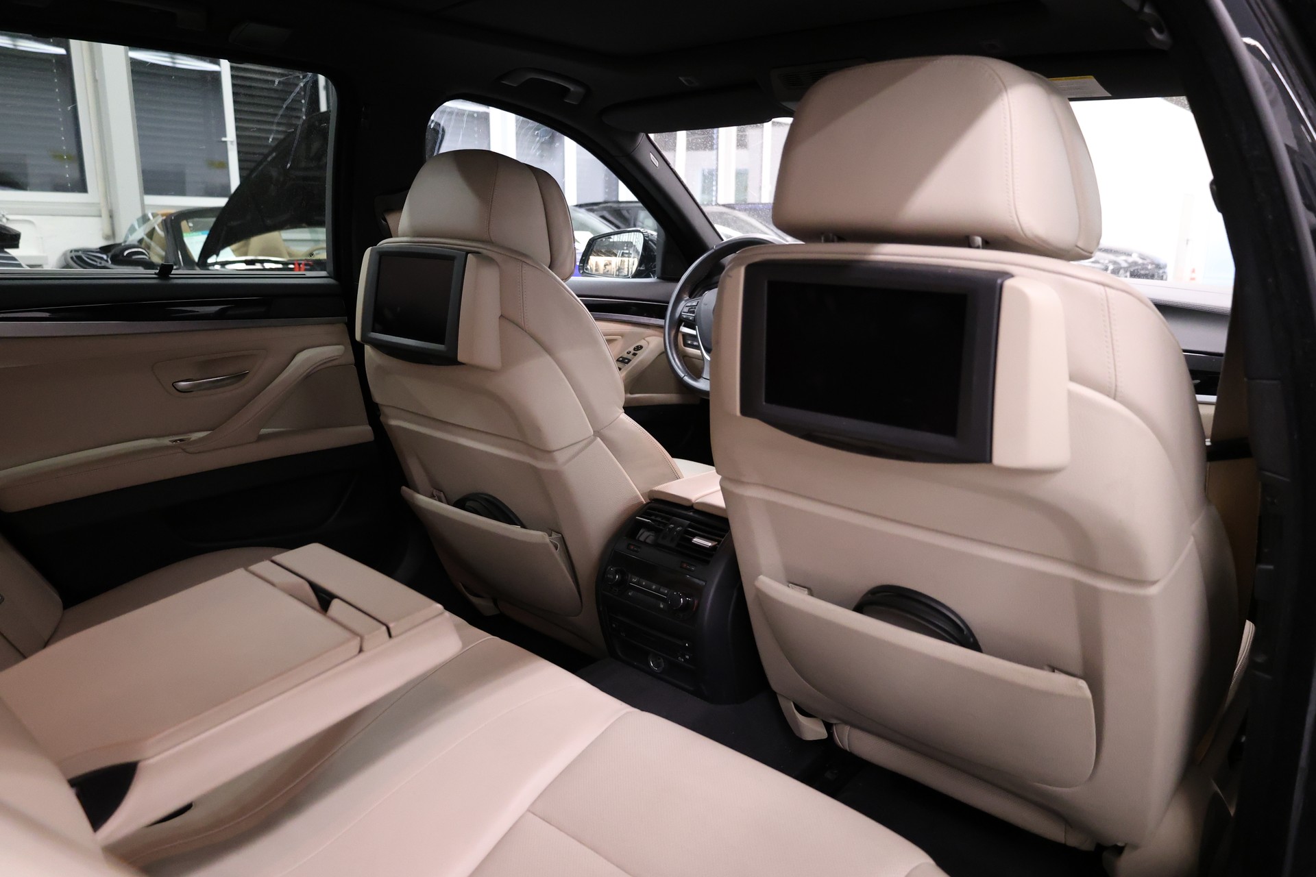 BMW 535i xDrive SAG Touring-image-33