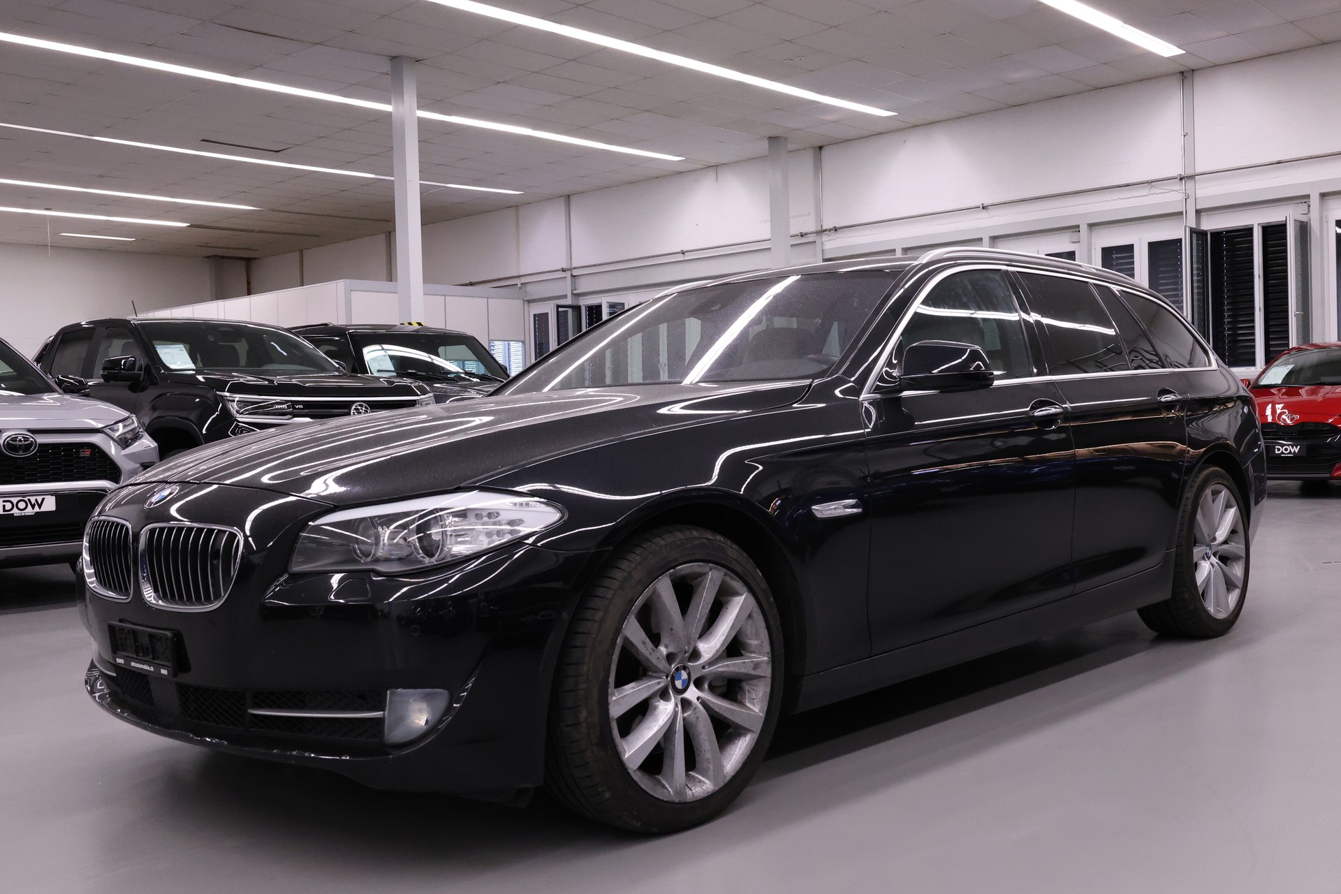 BMW 535i xDrive SAG Touring-image-0