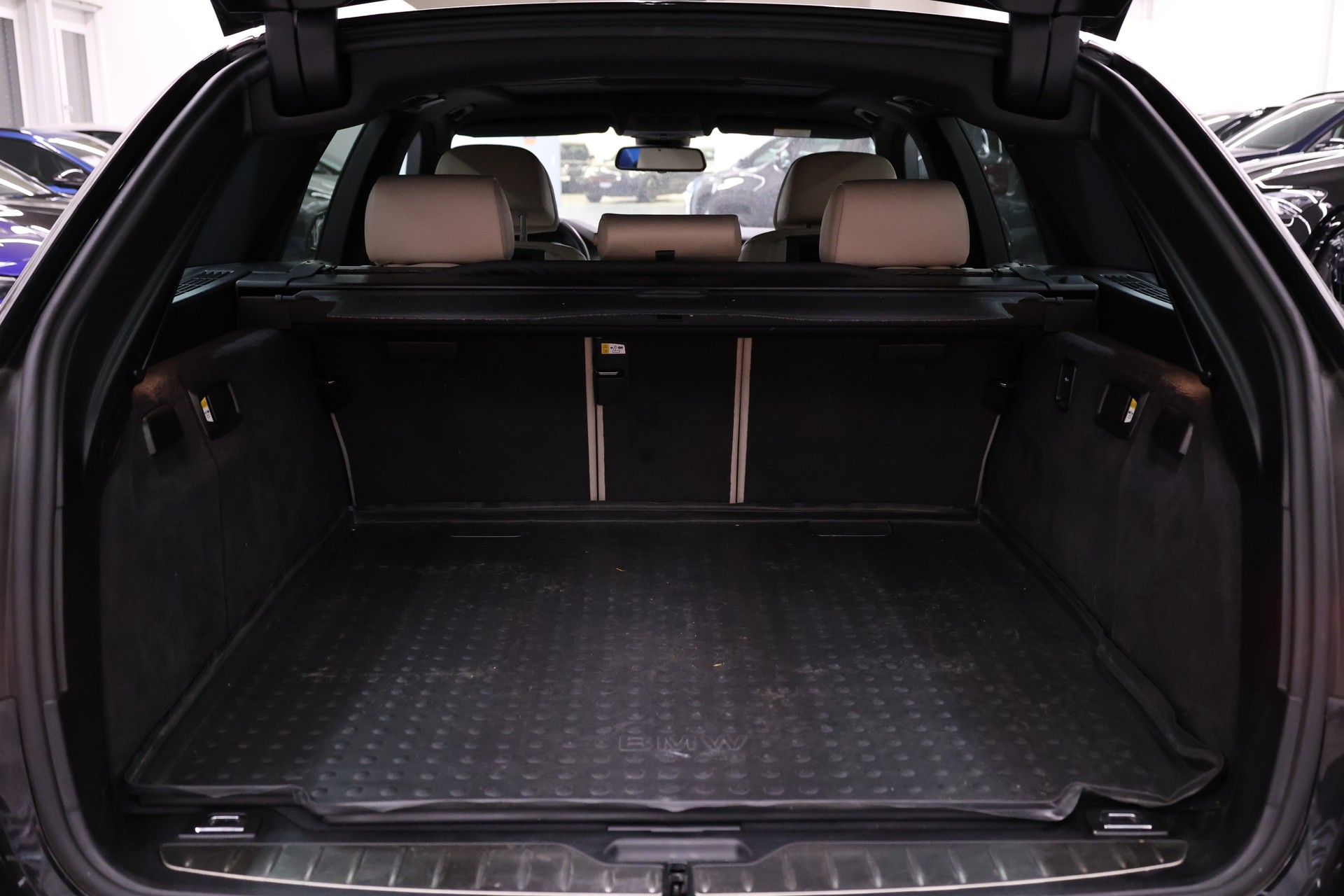 BMW 535i xDrive SAG Touring-image-16