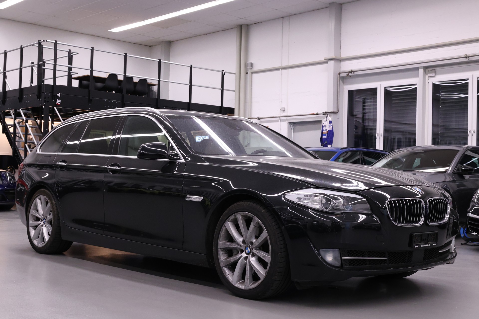 BMW 535i xDrive SAG Touring-image-1