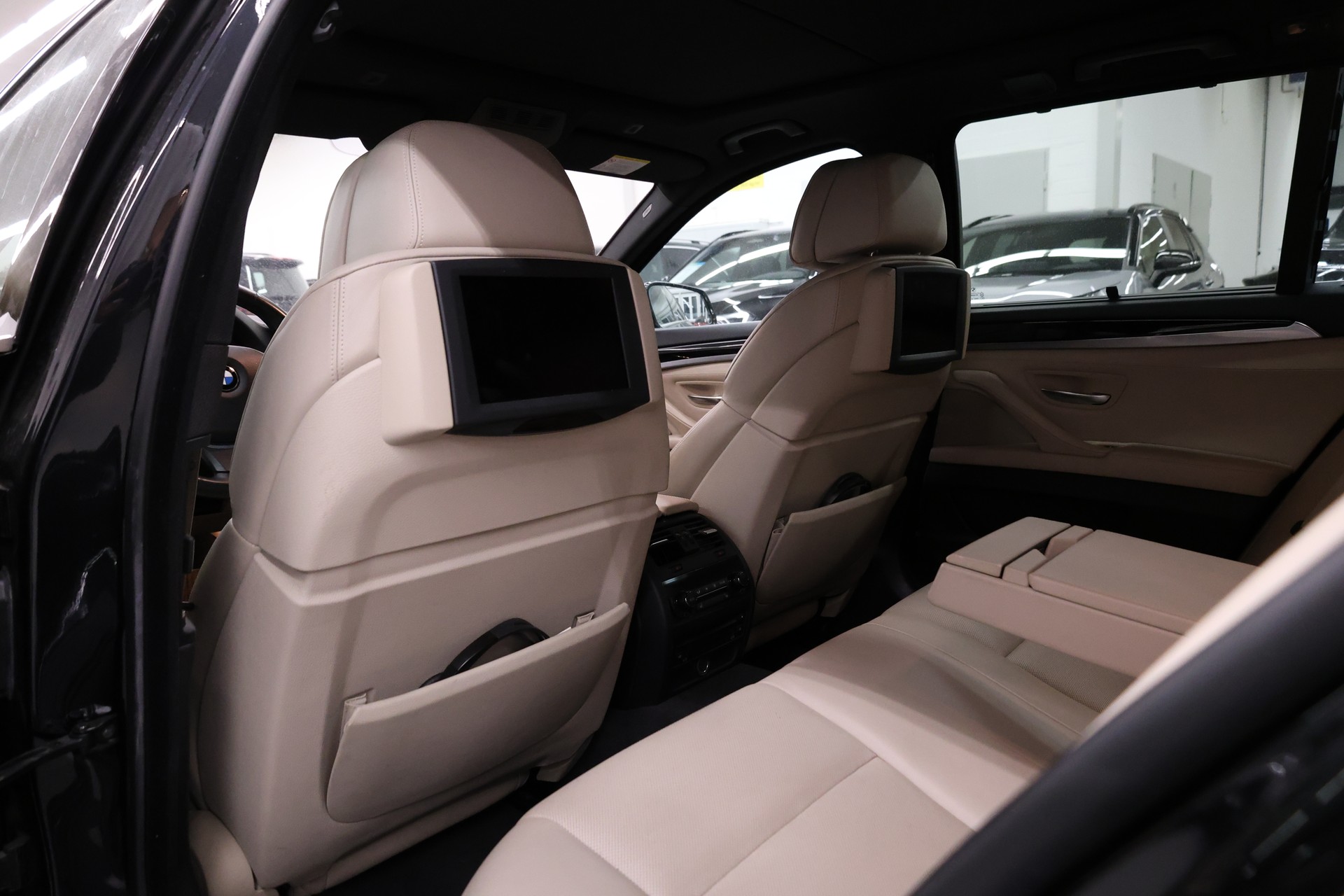 BMW 535i xDrive SAG Touring-image-31