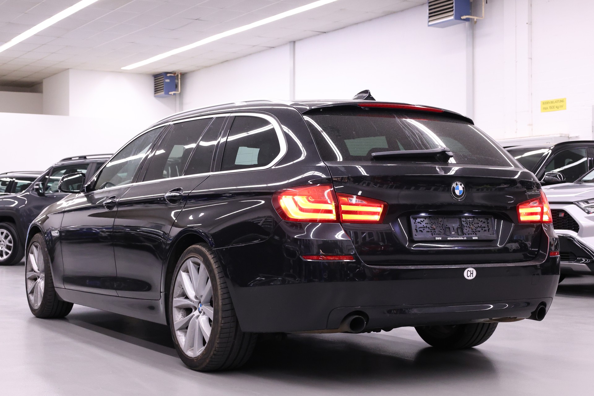 BMW 535i xDrive SAG Touring-image-3