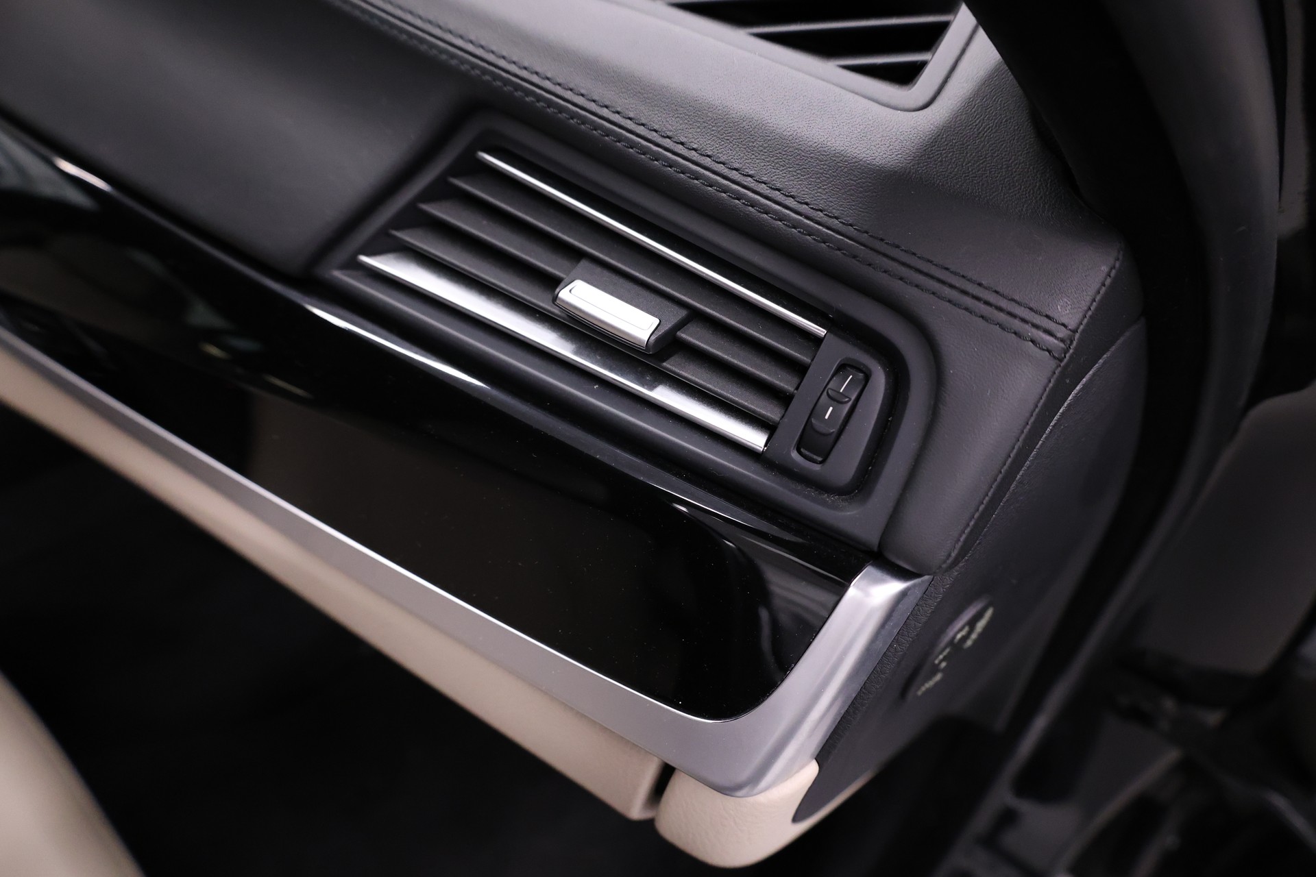 BMW 535i xDrive SAG Touring-image-24