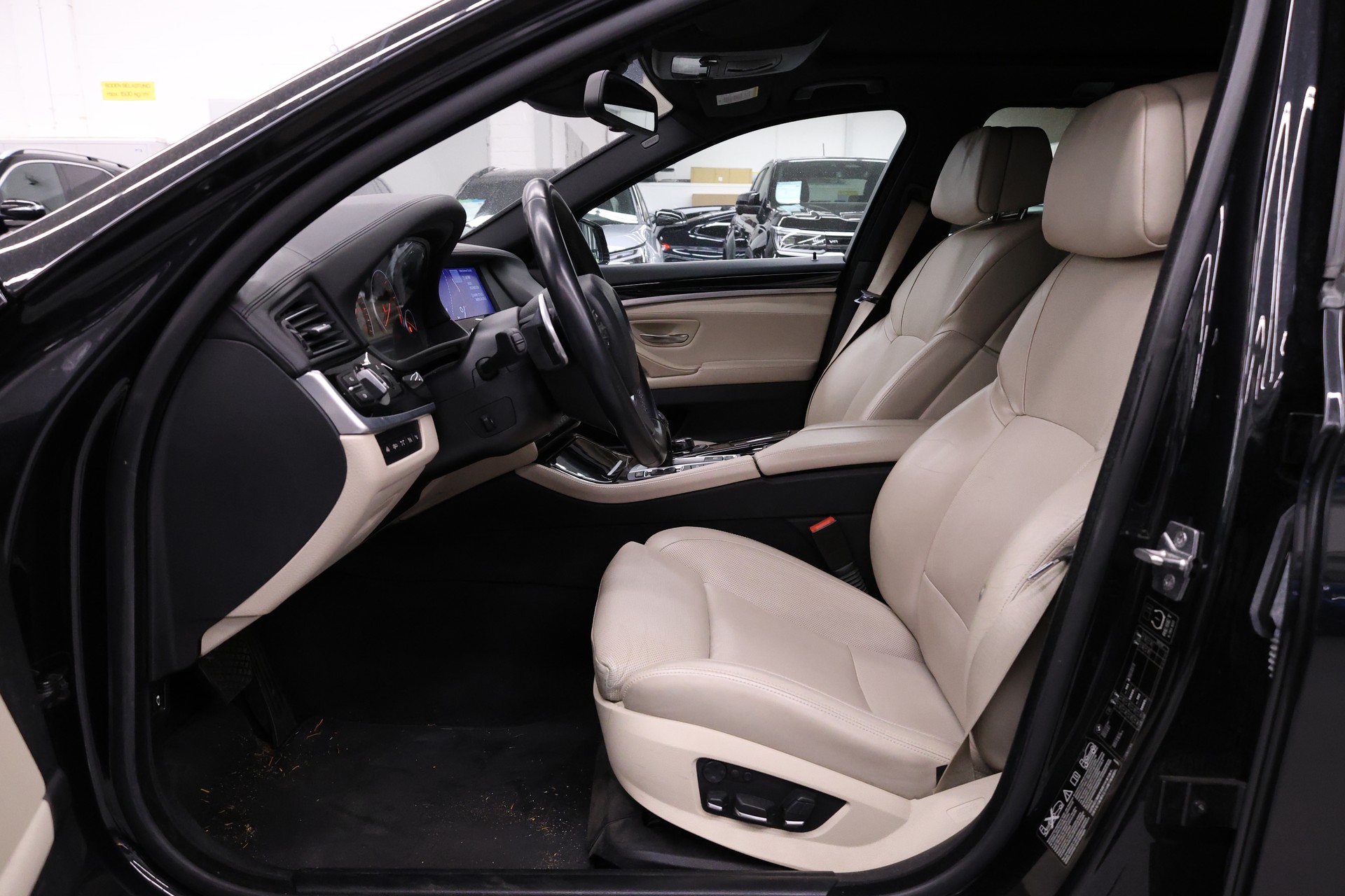 BMW 535i xDrive SAG Touring-image-18