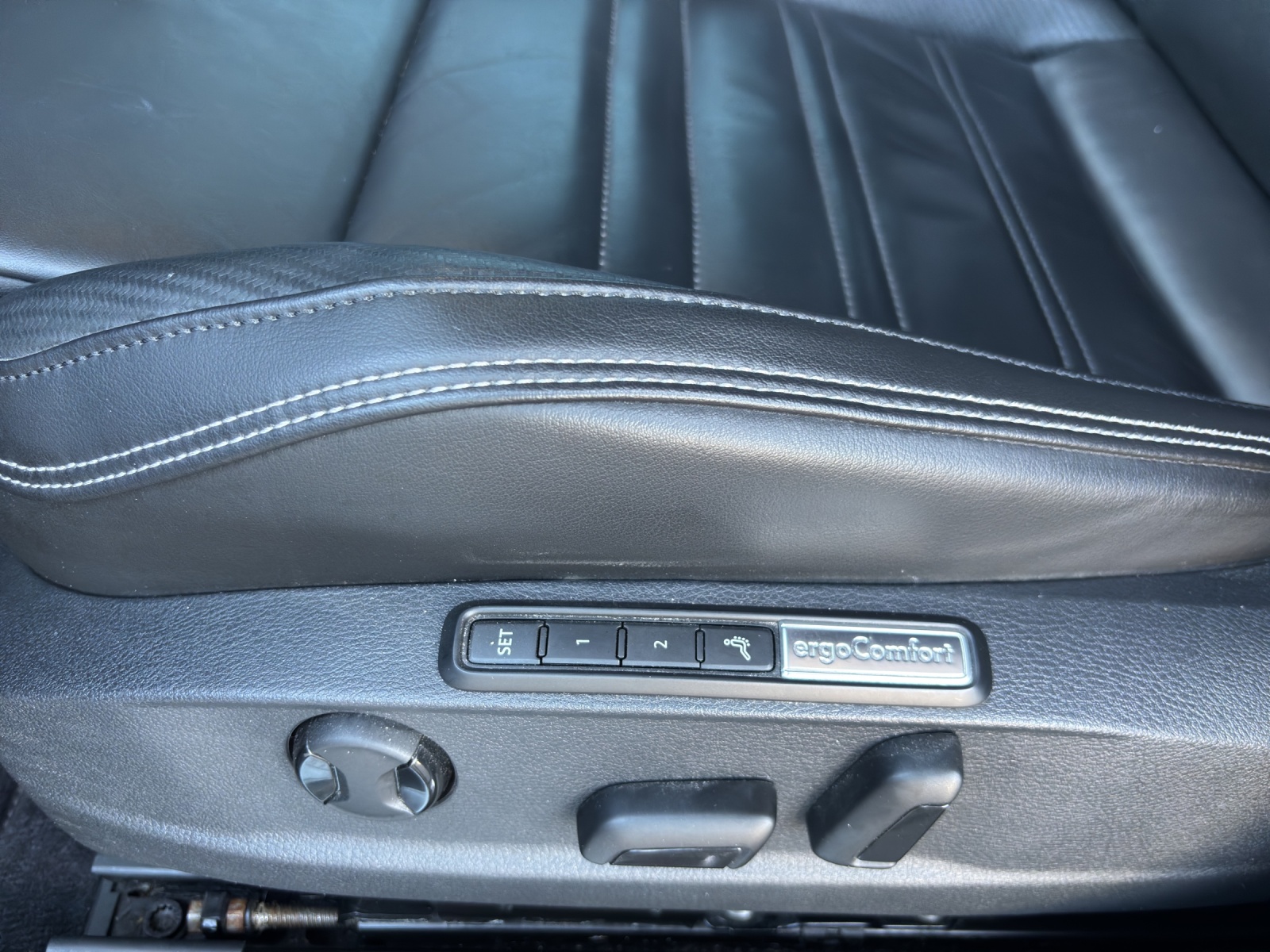 VW Passat Variant 2.0 TDI BMT Highline DSG 4Motion-image-10
