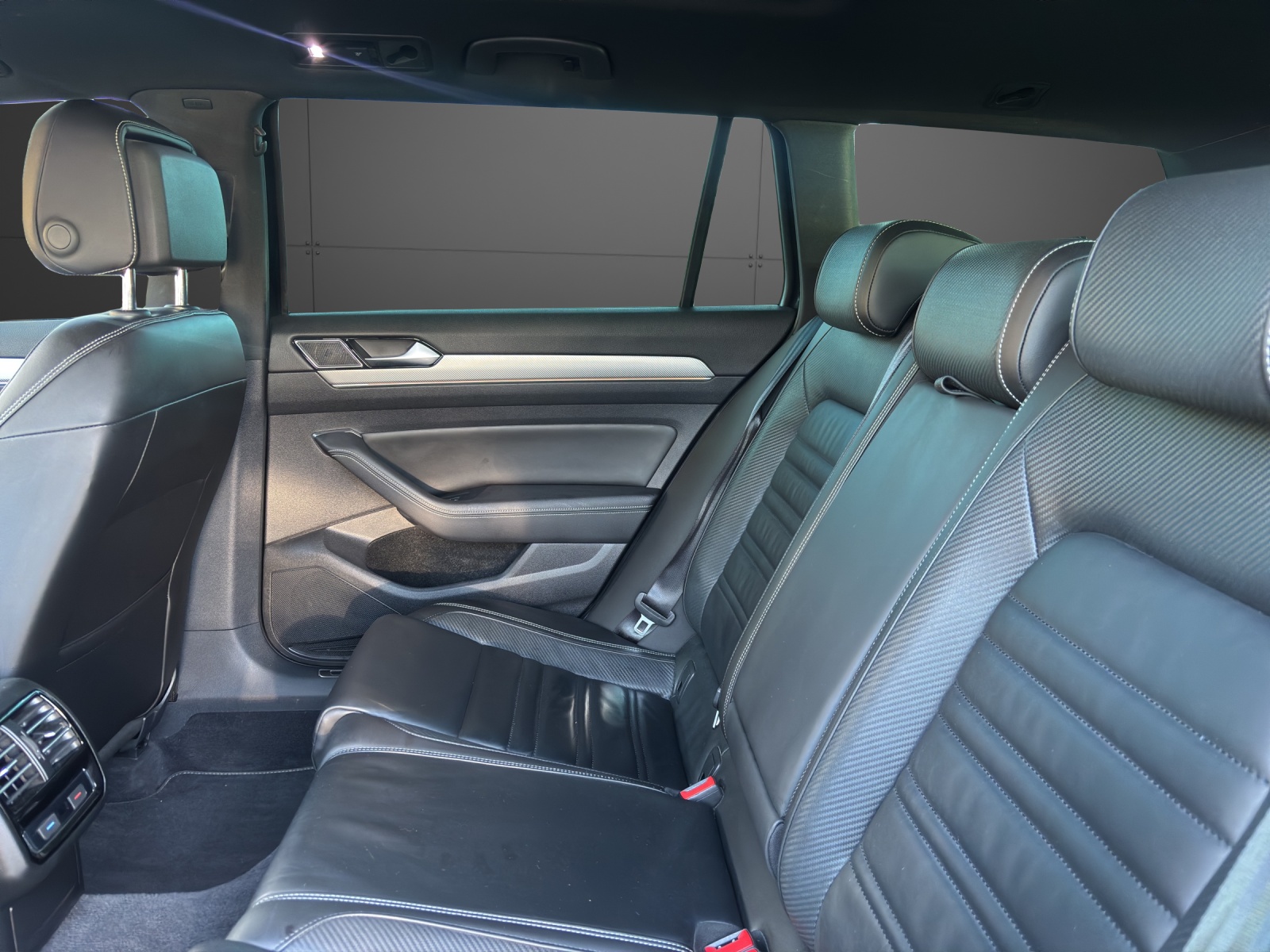 VW Passat Variant 2.0 TDI BMT Highline DSG 4Motion-image-11