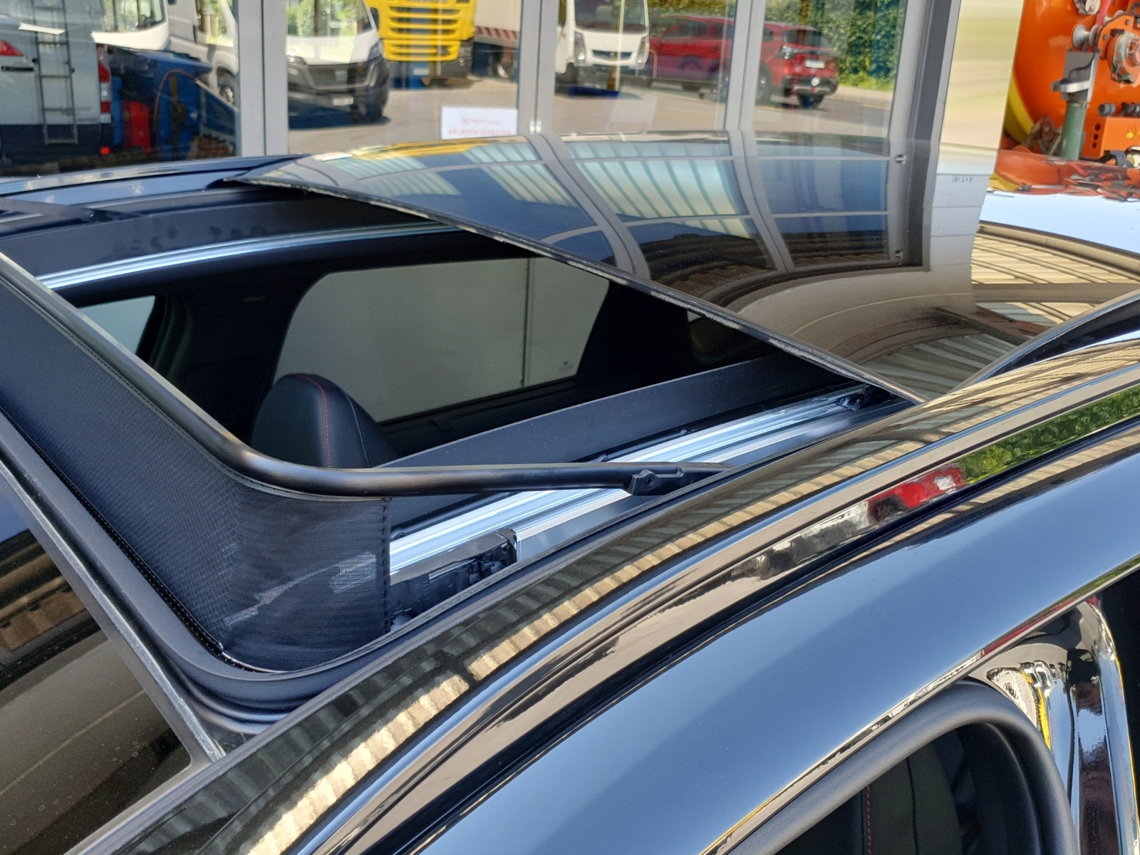 HYUNDAI Tucson 1.6 T-GDi HEV N-Line 4W Sunroof-image-11