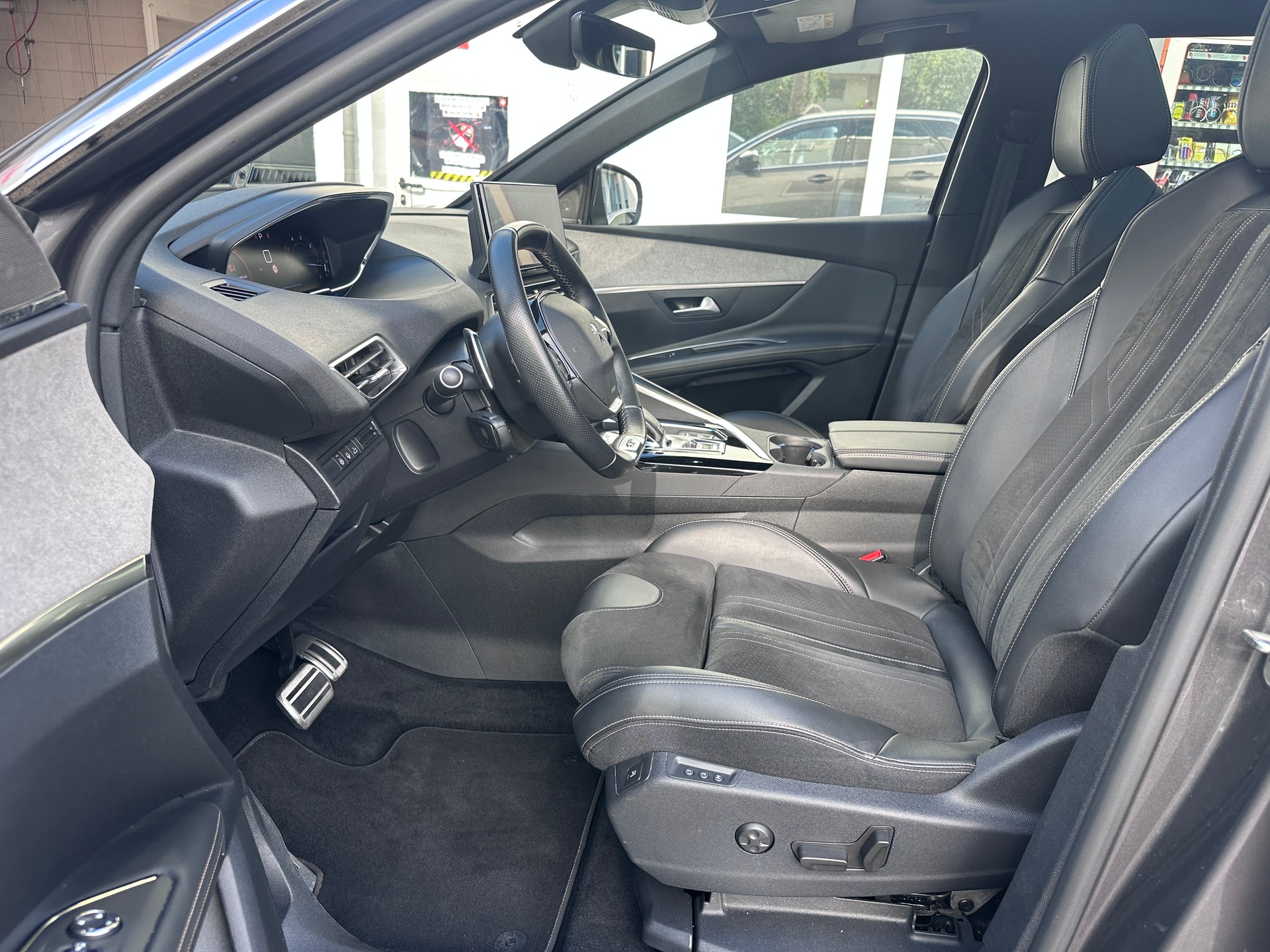 PEUGEOT 3008 1.5 BlueHDi GT Pack EAT8-image-10