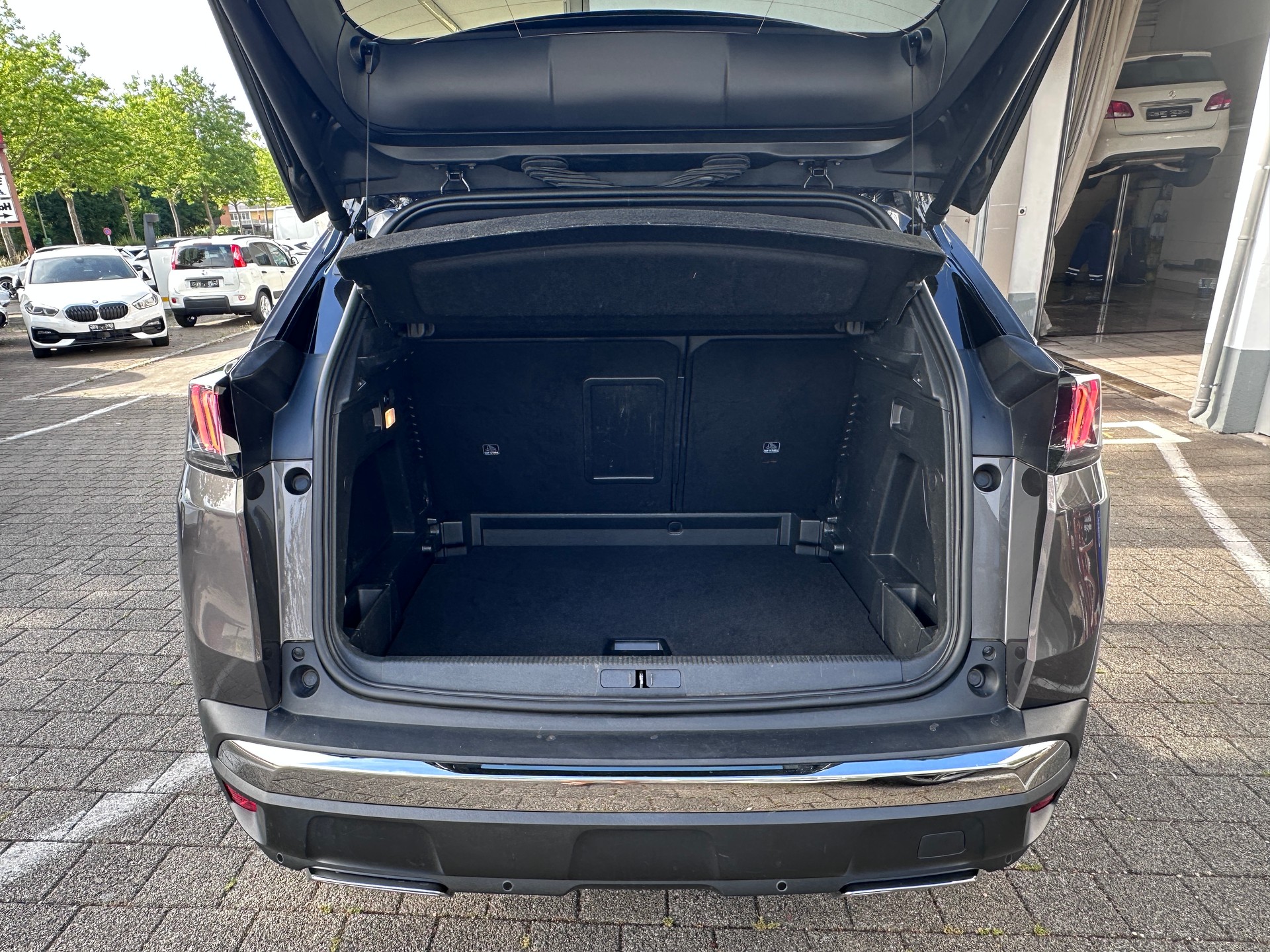 PEUGEOT 3008 1.5 BlueHDi GT Pack EAT8-image-16