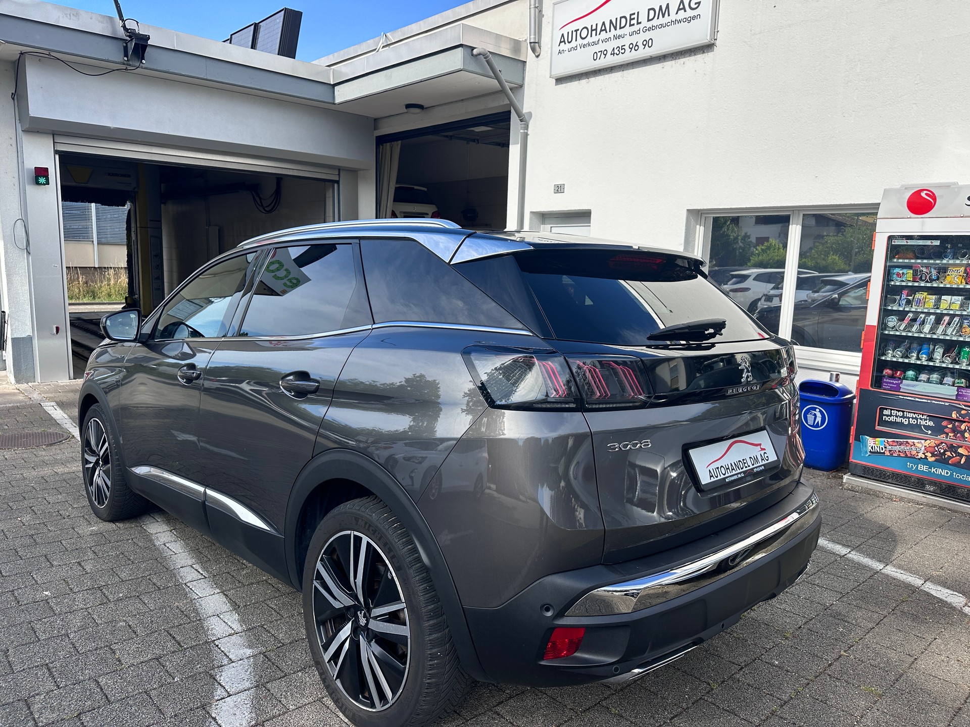 PEUGEOT 3008 1.5 BlueHDi GT Pack EAT8-image-3