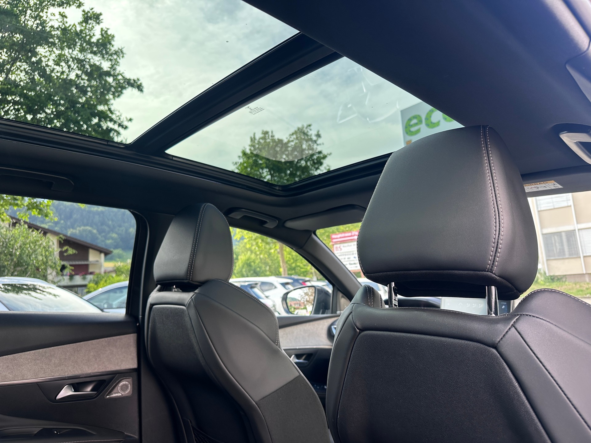 PEUGEOT 3008 1.5 BlueHDi GT Pack EAT8-image-14