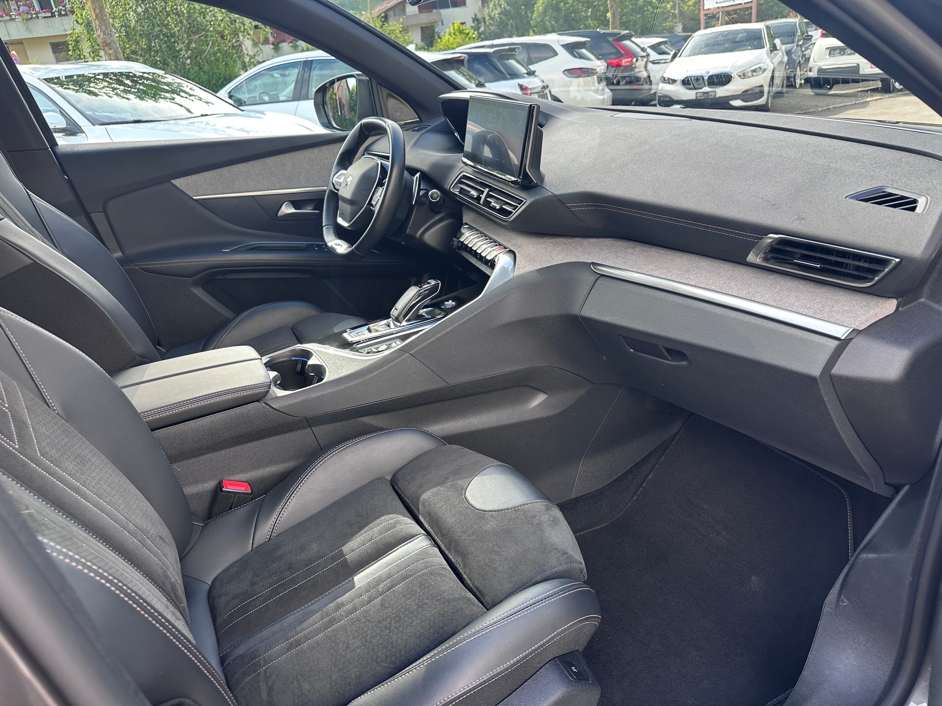 PEUGEOT 3008 1.5 BlueHDi GT Pack EAT8-image-13