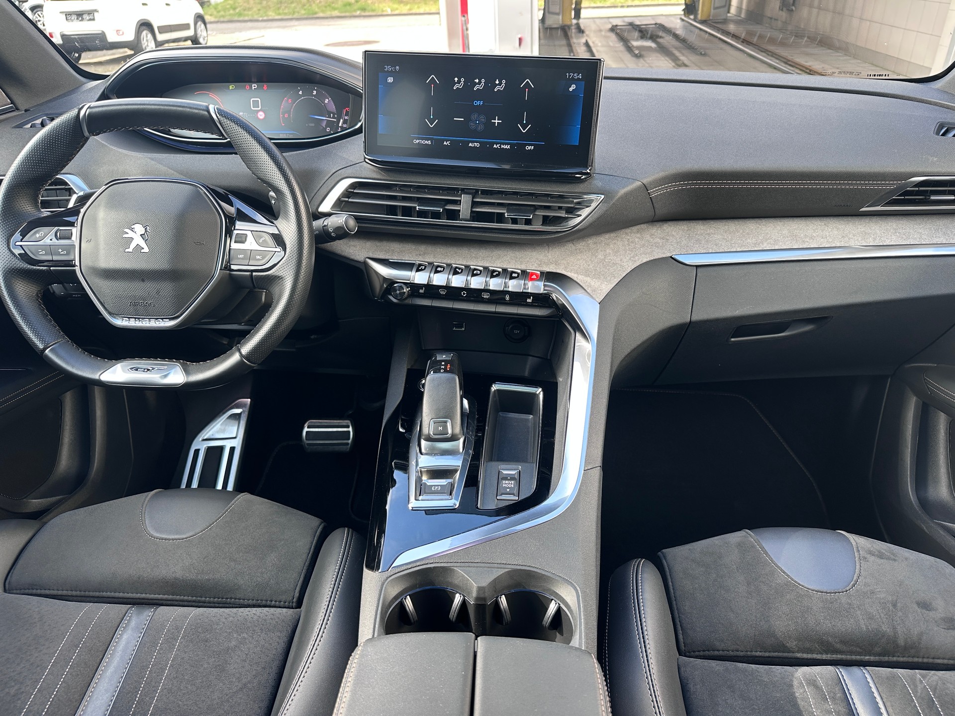 PEUGEOT 3008 1.5 BlueHDi GT Pack EAT8-image-8