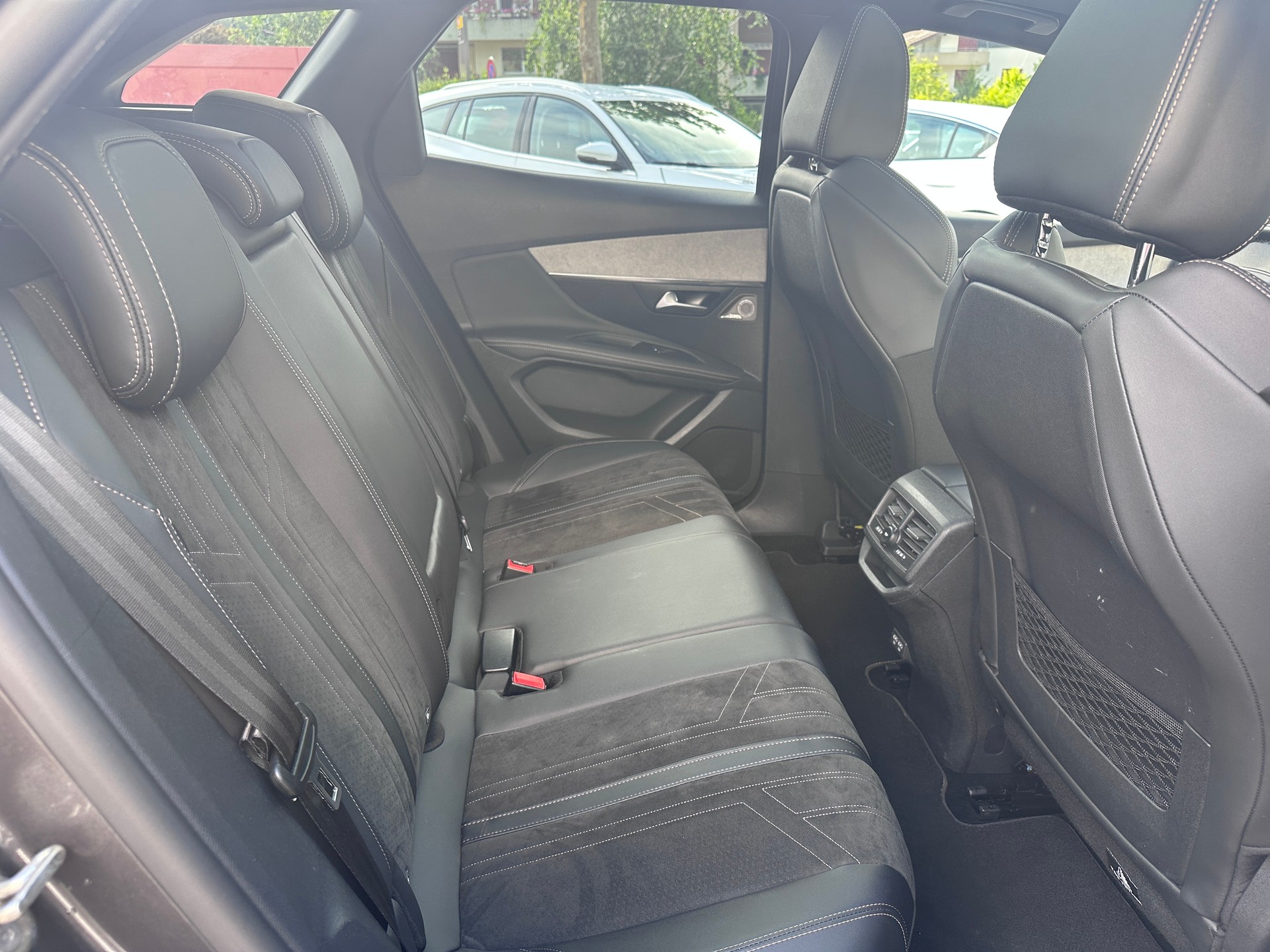 PEUGEOT 3008 1.5 BlueHDi GT Pack EAT8-image-15