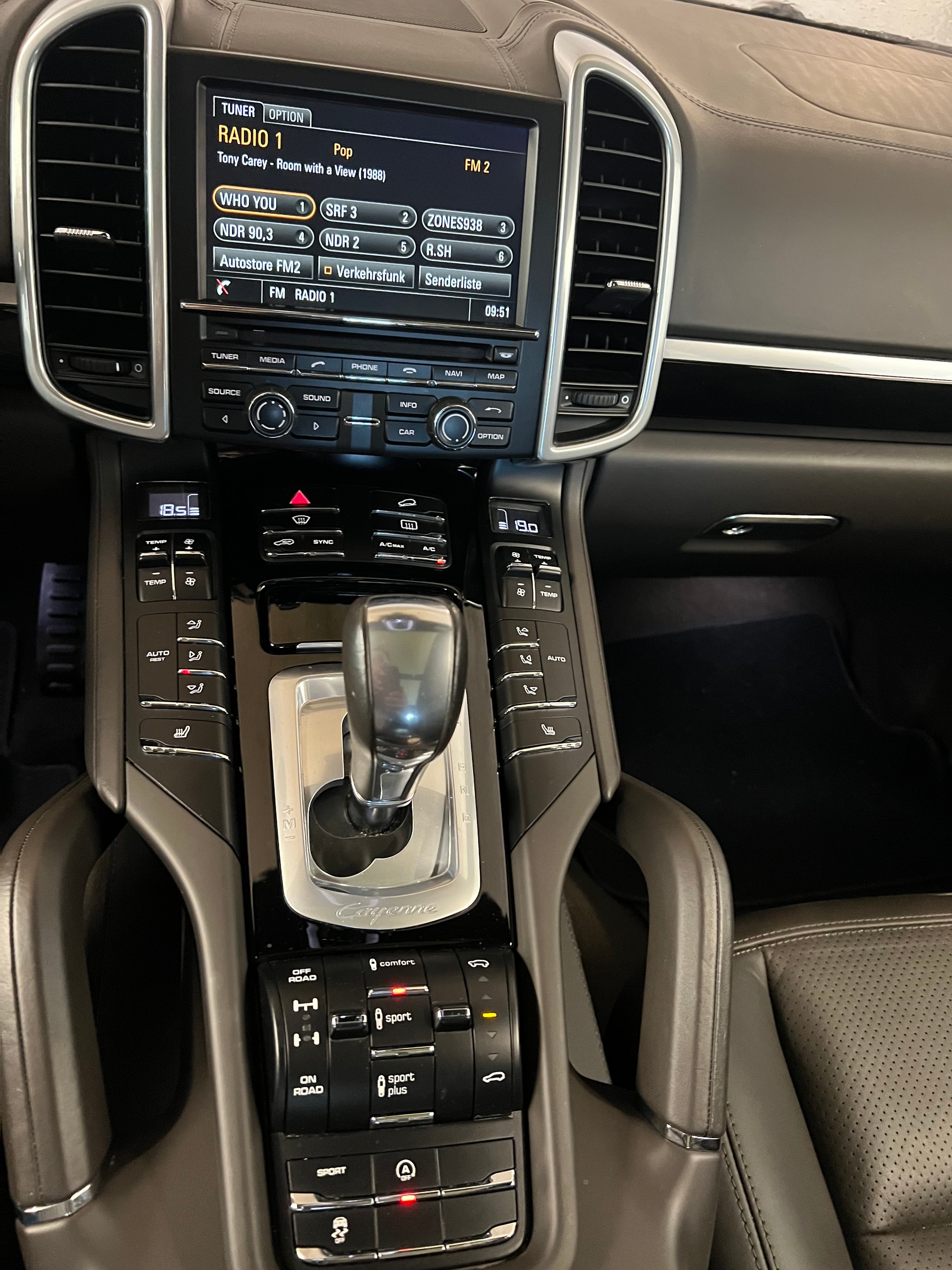 PORSCHE Cayenne Diesel 3.0 V6 TDI * Luftfederung *-image-25