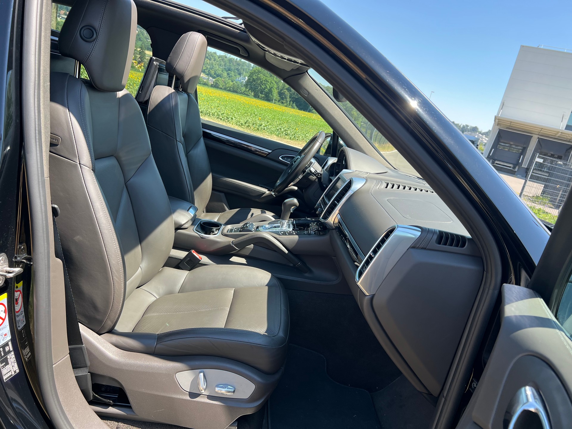 PORSCHE Cayenne Diesel 3.0 V6 TDI * Luftfederung *-image-28