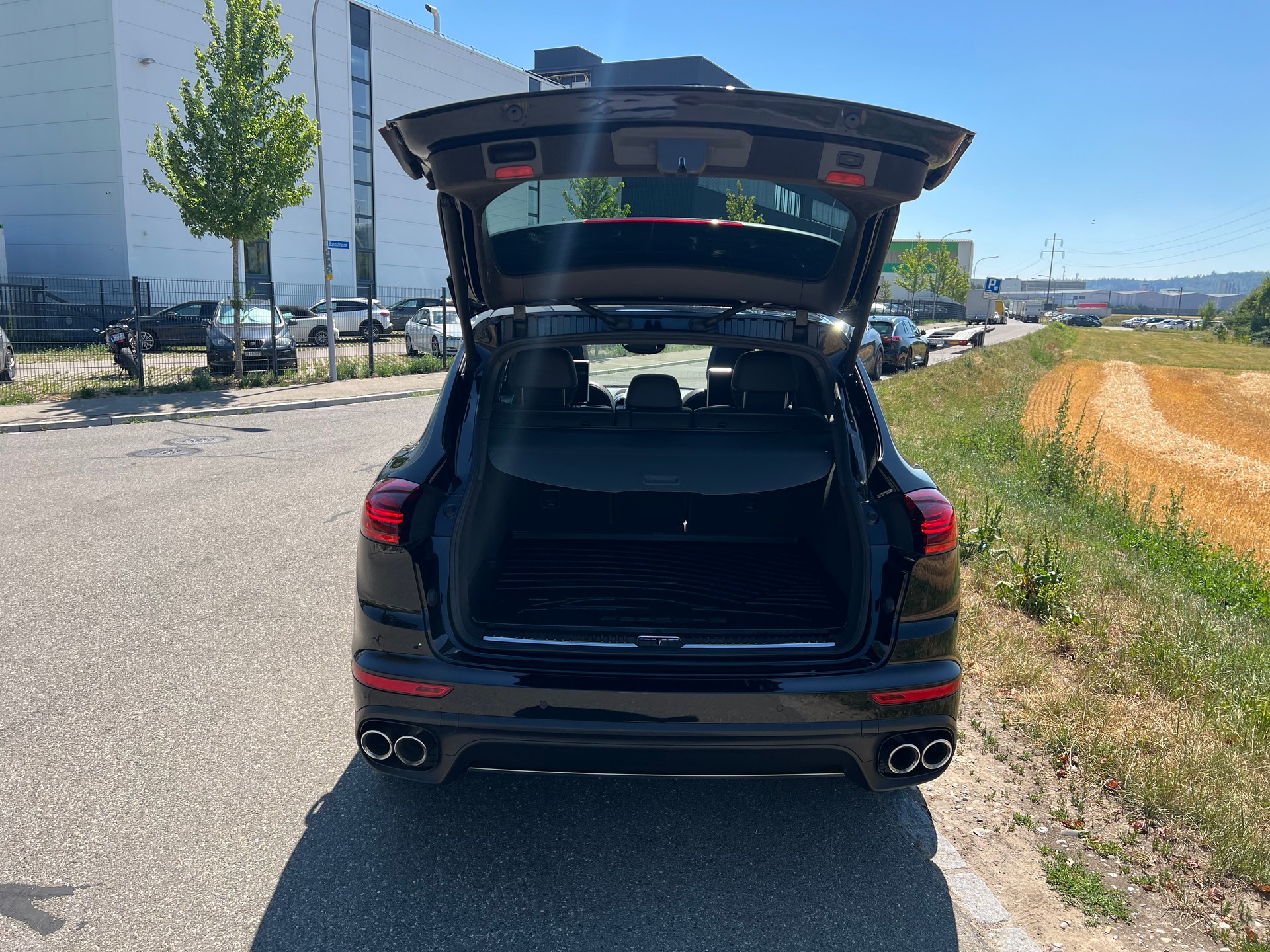 PORSCHE Cayenne Diesel 3.0 V6 TDI * Luftfederung *-image-18