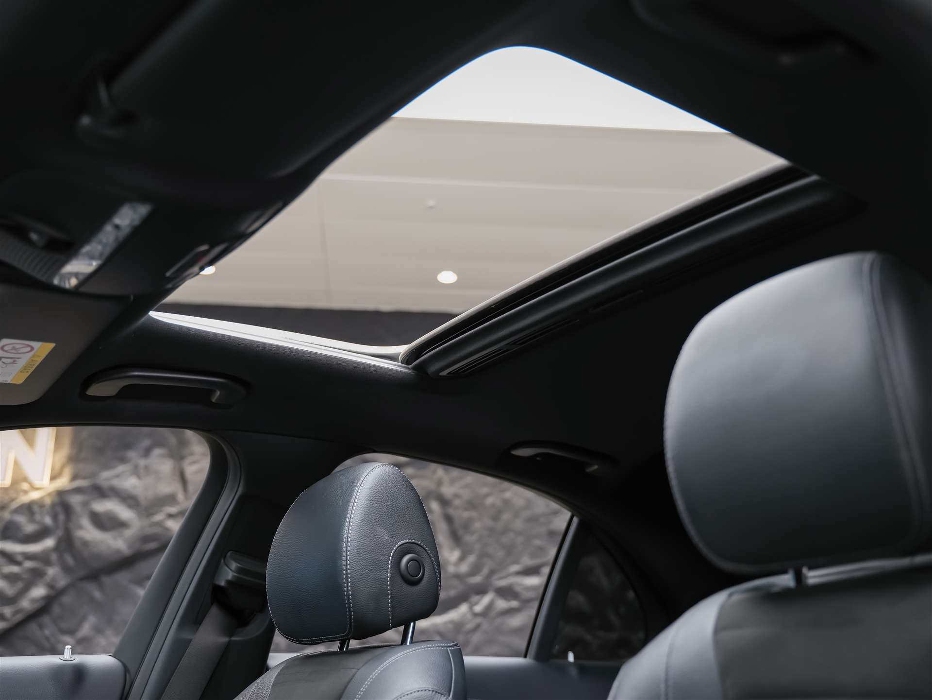 MERCEDES-BENZ E 220 d AMG Line 9G-Tronic *Panorama*Sitzheizung*Rückfahrkamera*-image-11