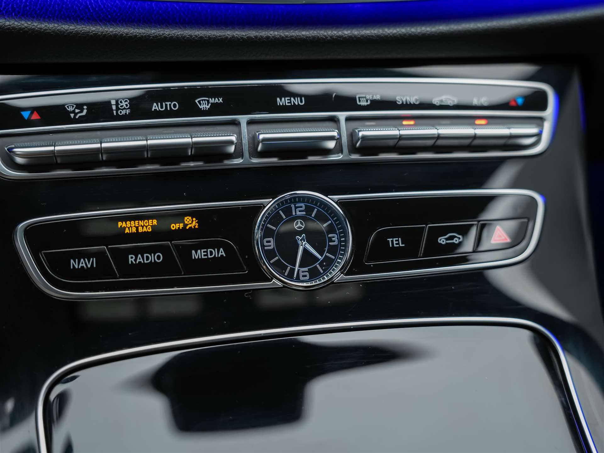 MERCEDES-BENZ E 220 d AMG Line 9G-Tronic *Panorama*Sitzheizung*Rückfahrkamera*-image-23