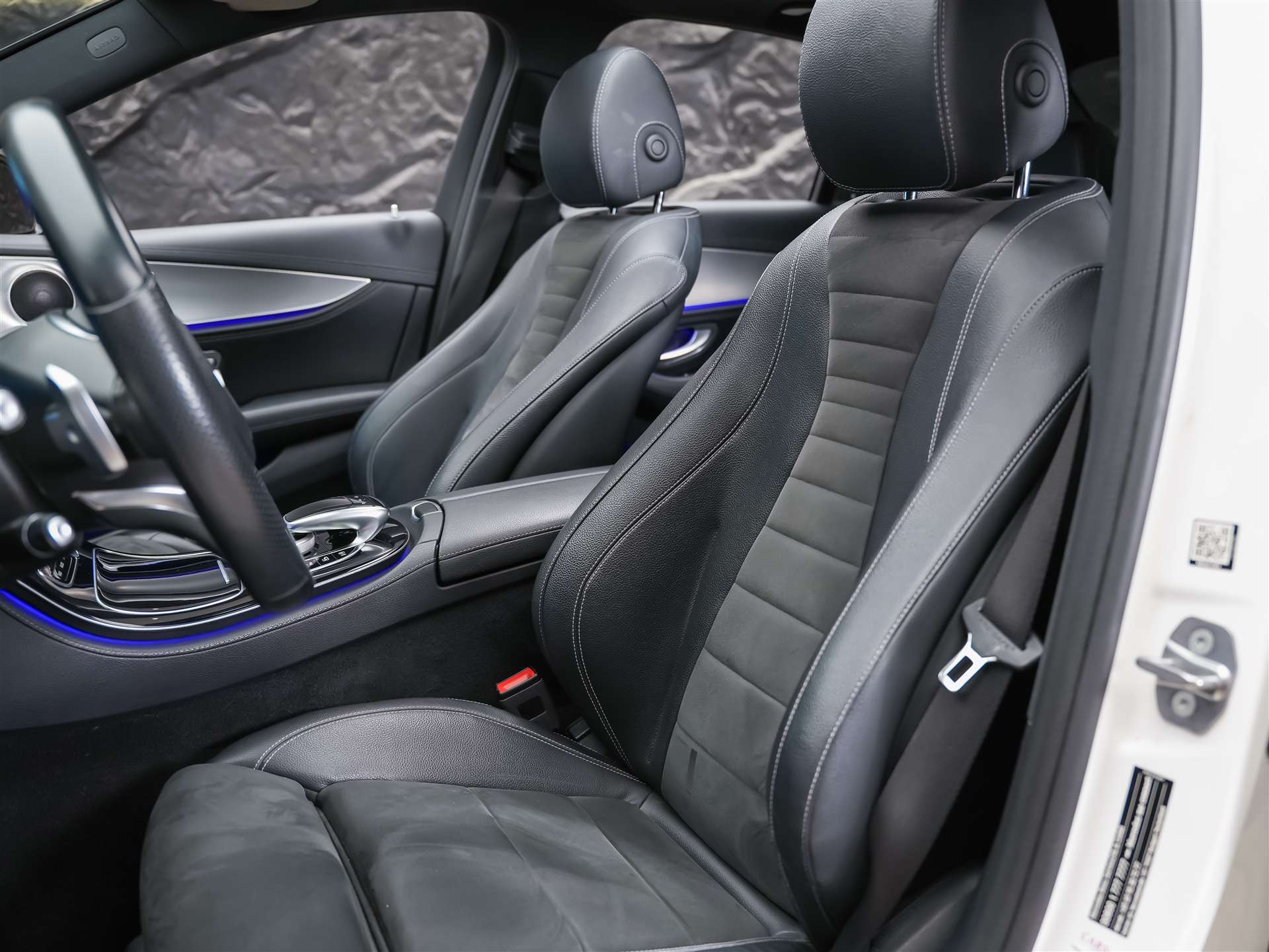 MERCEDES-BENZ E 220 d AMG Line 9G-Tronic *Panorama*Sitzheizung*Rückfahrkamera*-image-9